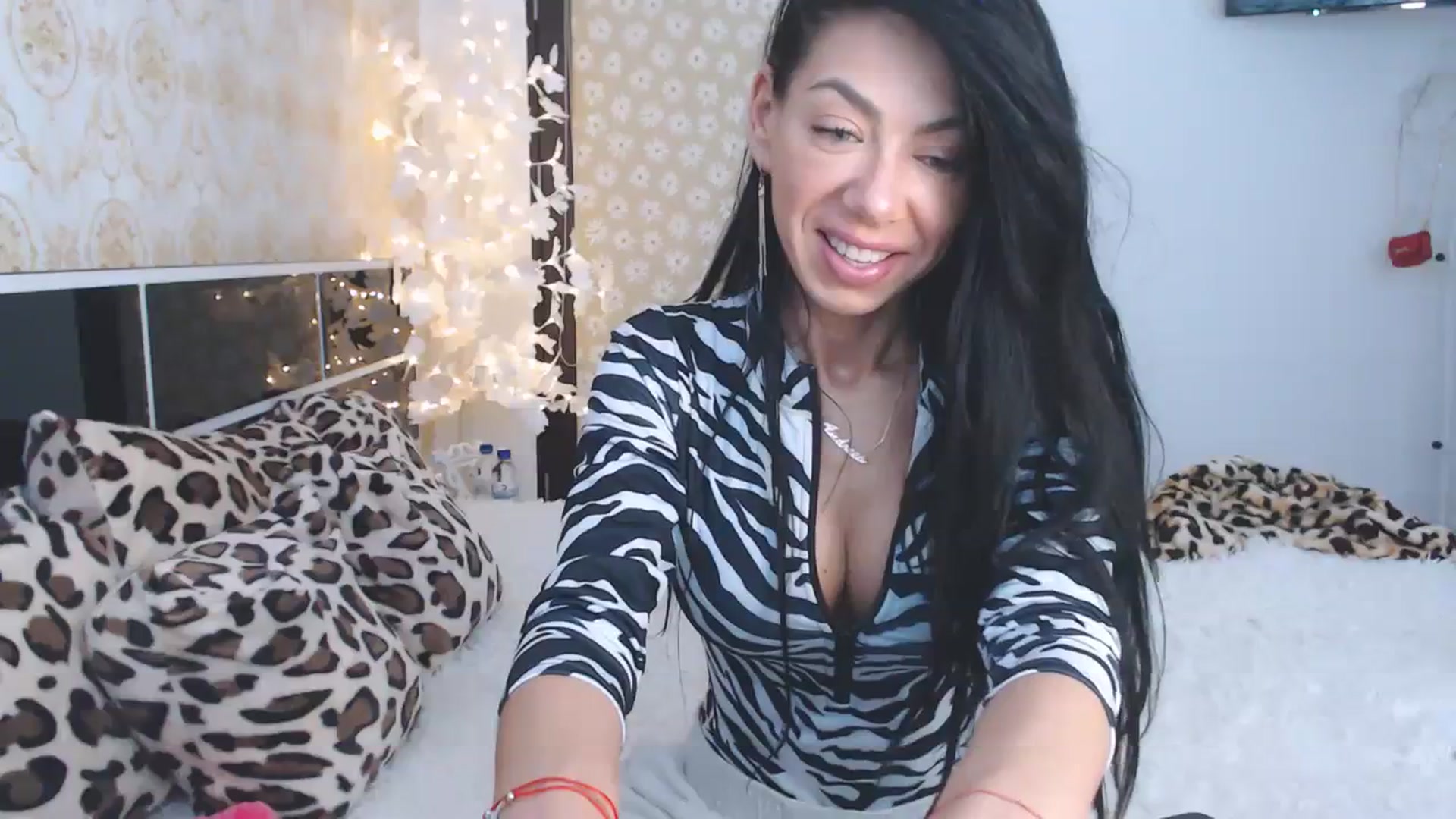 Gallery image thumbnail from Aliceloveee's myfreecams stream on, 03/25/2024, 15:23 image 10 of 20