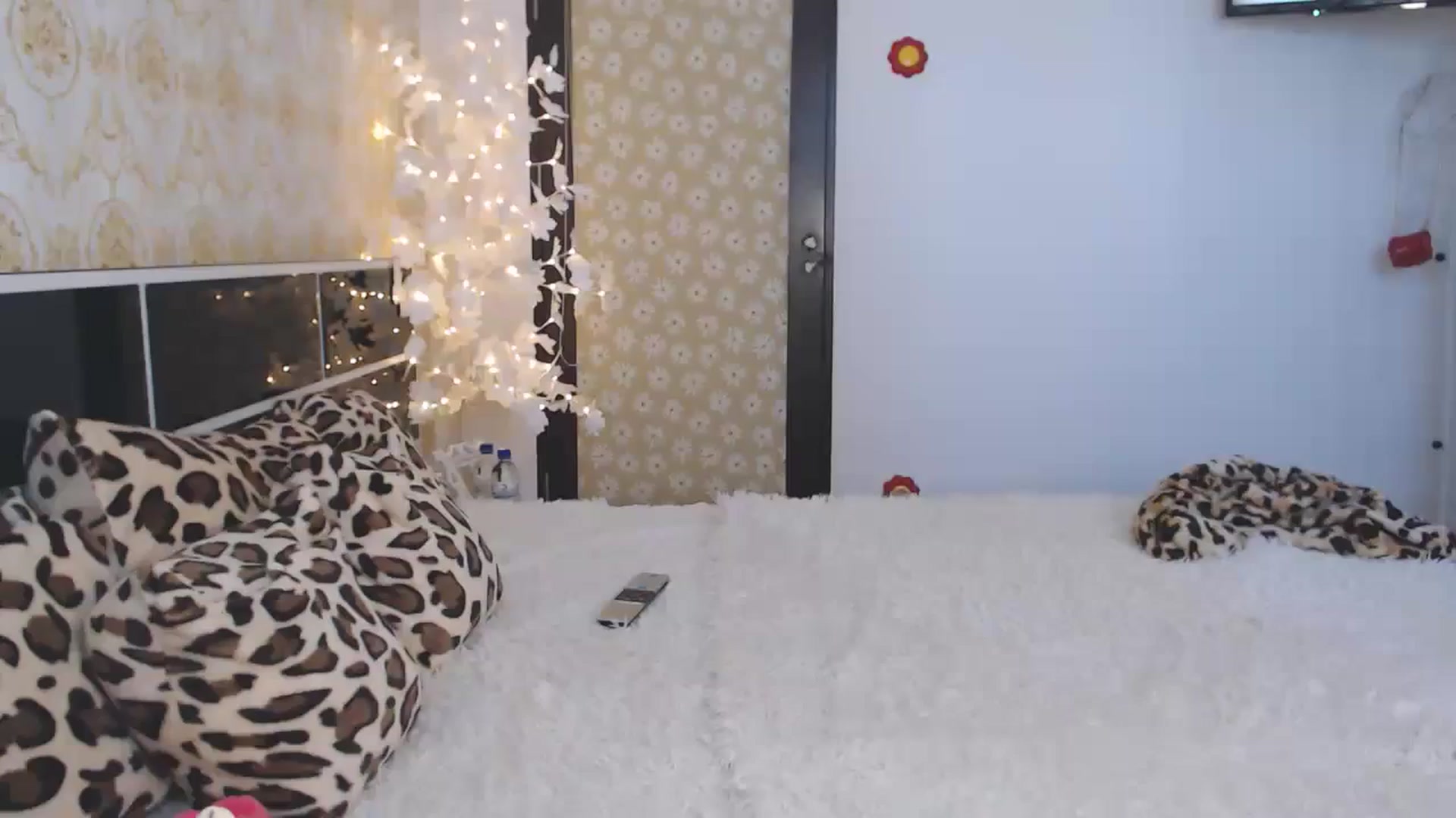 Gallery image thumbnail from Aliceloveee's myfreecams stream on, 03/25/2024, 15:23 image 16 of 20