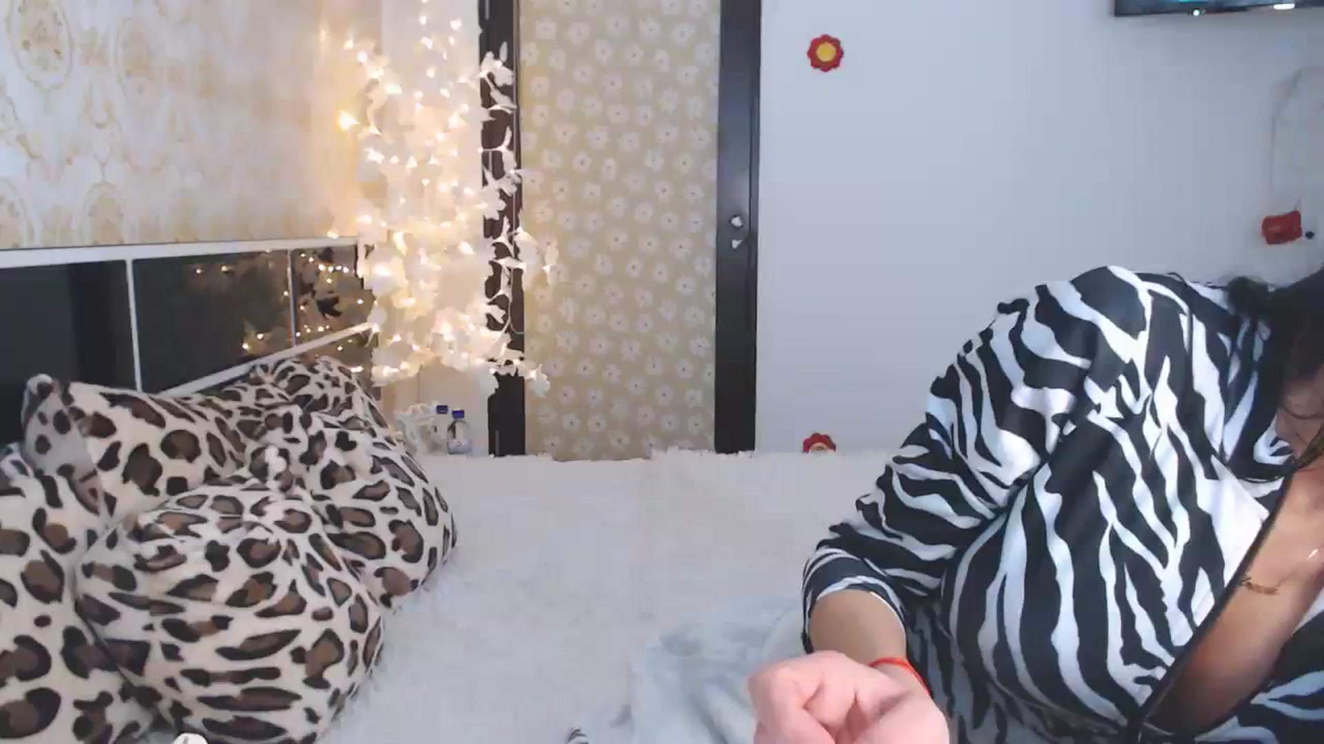 Gallery image thumbnail from Aliceloveee's myfreecams stream on, 03/25/2024, 16:43 image 1 of 20