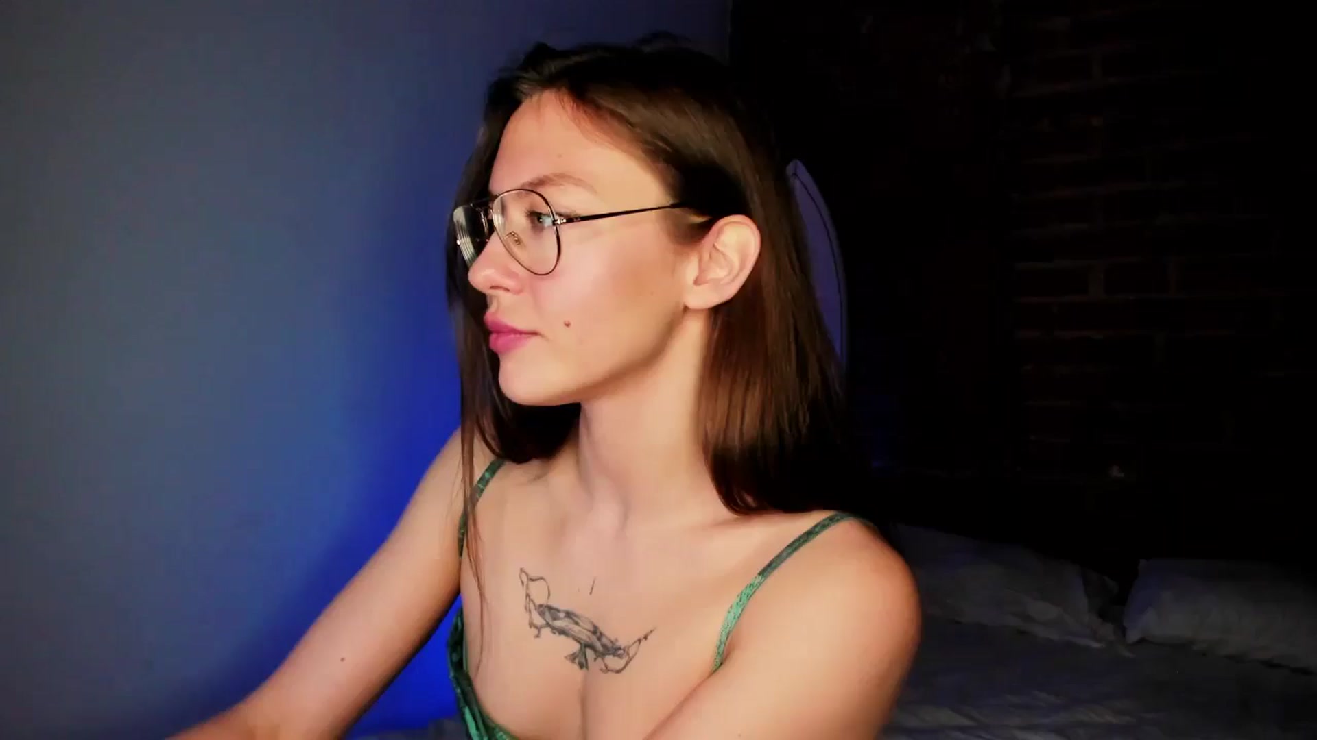 Gallery image thumbnail from Aliceum's myfreecams stream on, 05/25/2025, 15:18 image 9 of 20