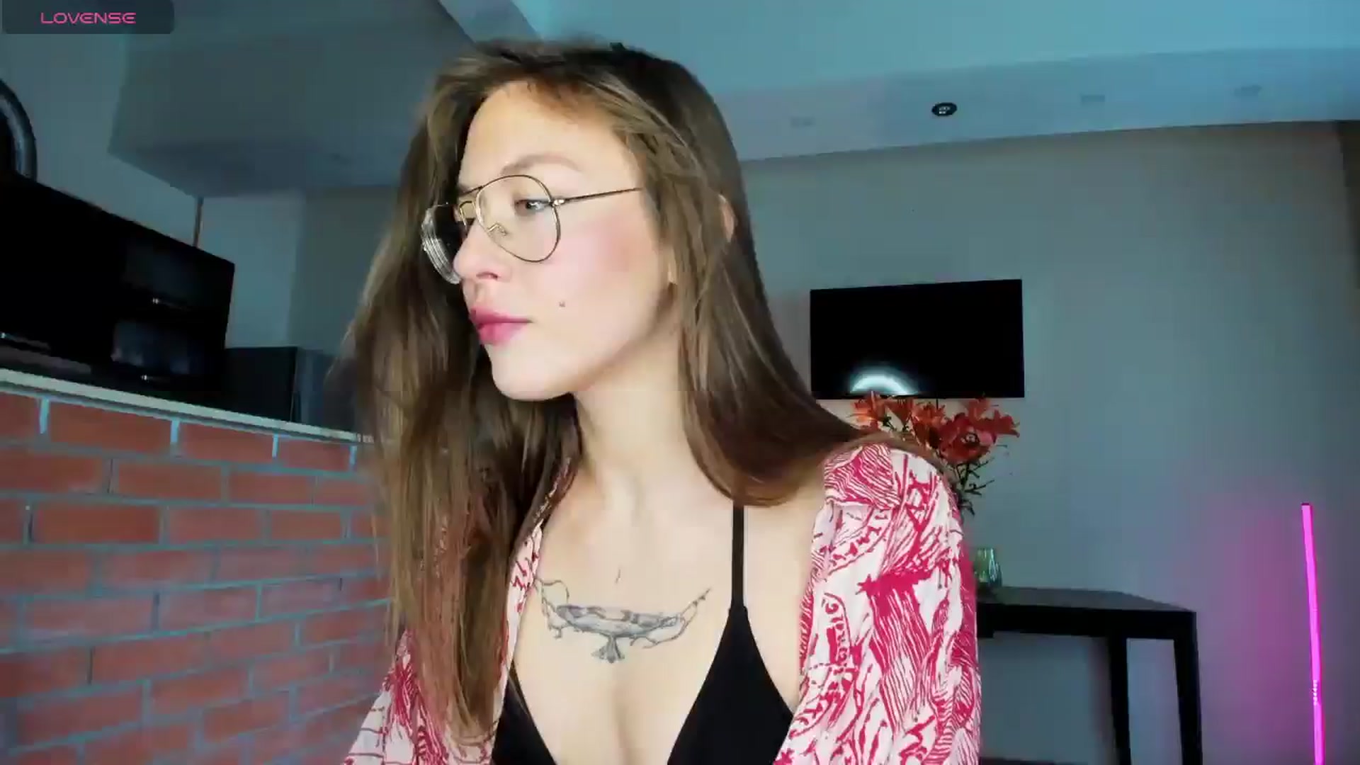 Gallery image thumbnail from Aliceum's myfreecams stream on, 06/22/2025, 13:15 image 1 of 20