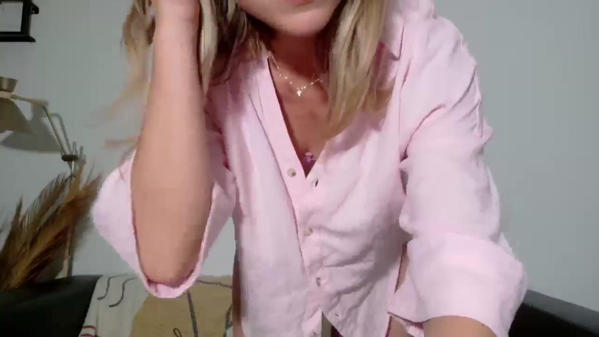 Gallery image thumbnail from Alicewonder1's myfreecams stream on, 04/15/2025, 20:03 image 8 of 20