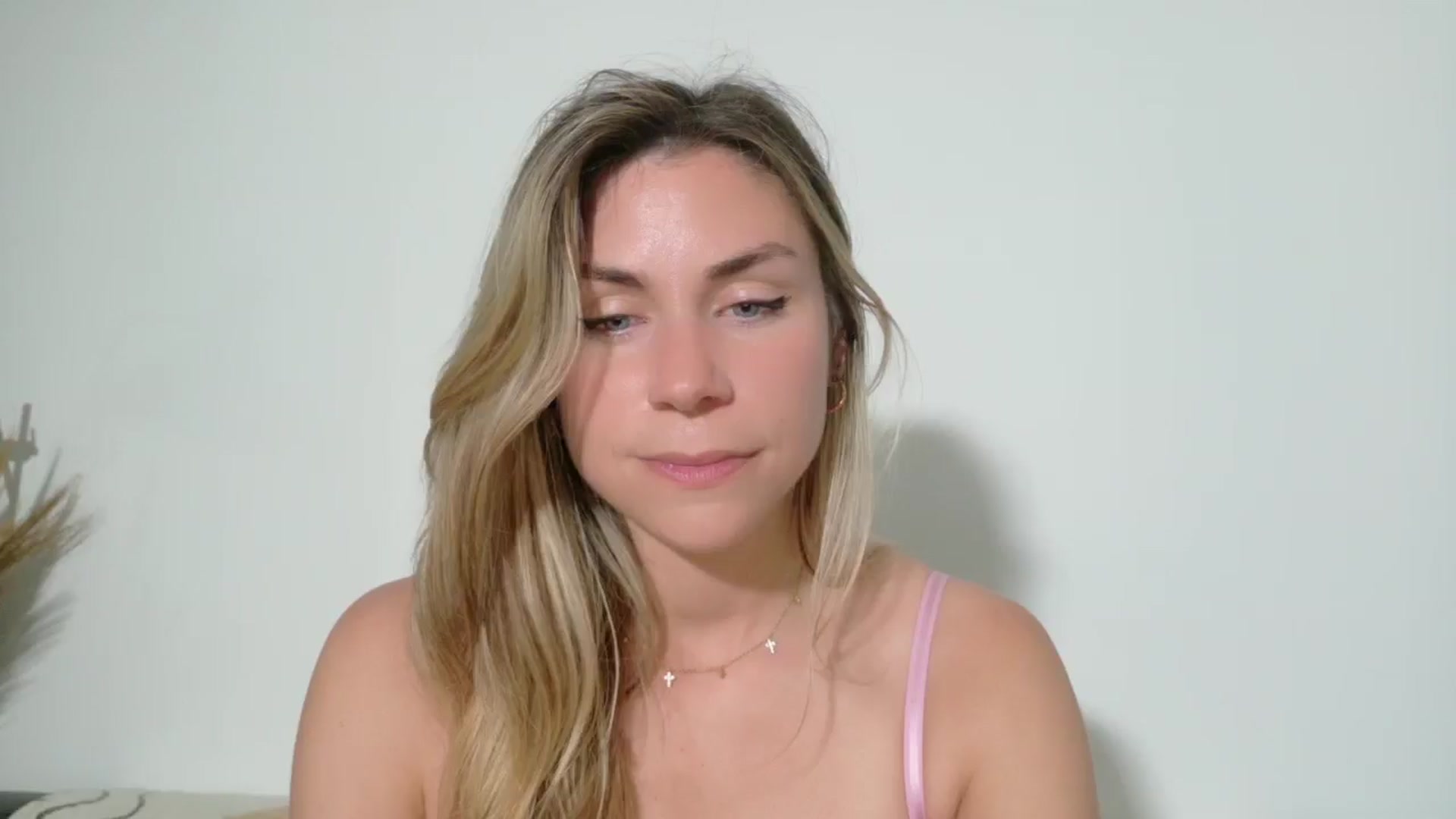 Gallery image thumbnail from Alicewonder1's myfreecams stream on, 04/15/2025, 21:54 image 16 of 20