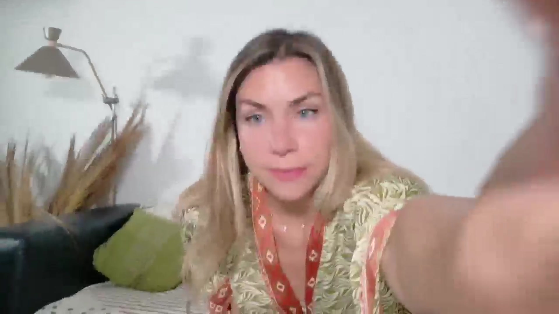 Gallery image thumbnail from Alicewonder1's myfreecams stream on, 04/20/2025, 20:20 image 2 of 20