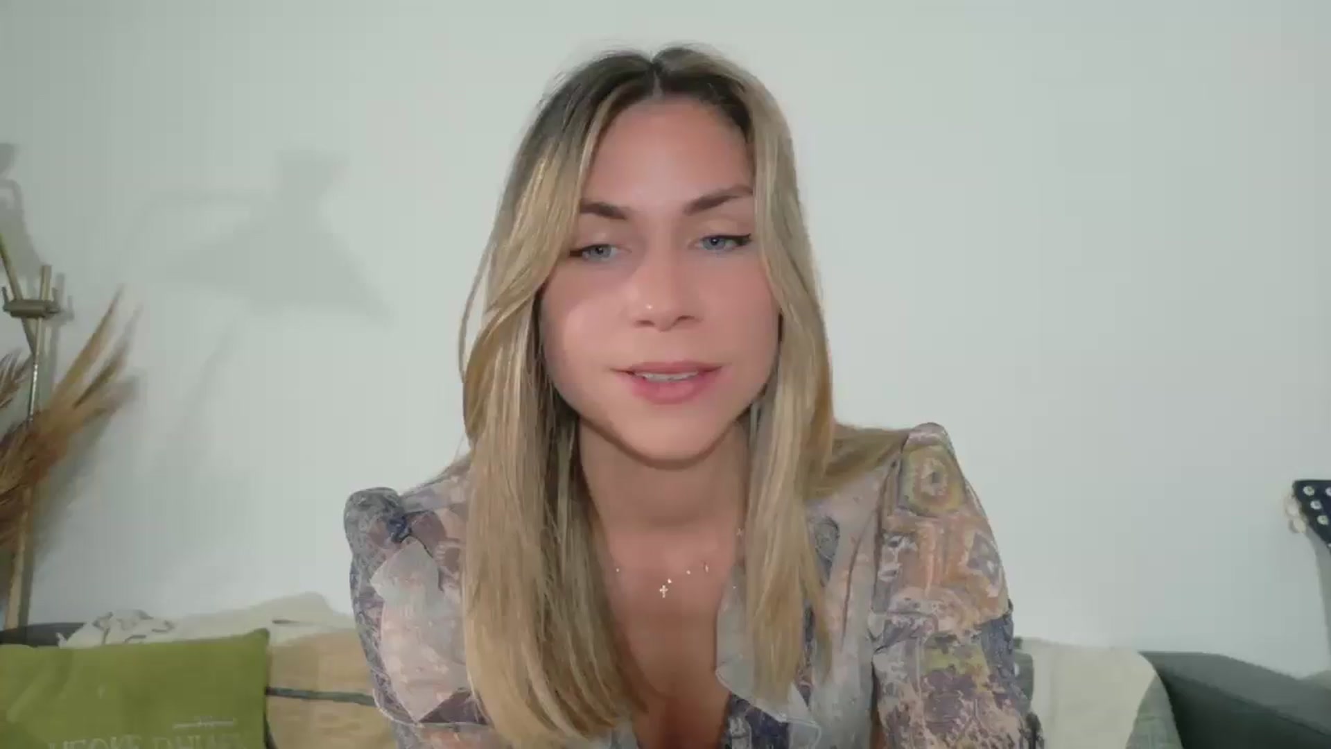 Gallery image thumbnail from Alicewonder1's myfreecams stream on, 04/22/2025, 19:42 image 15 of 20