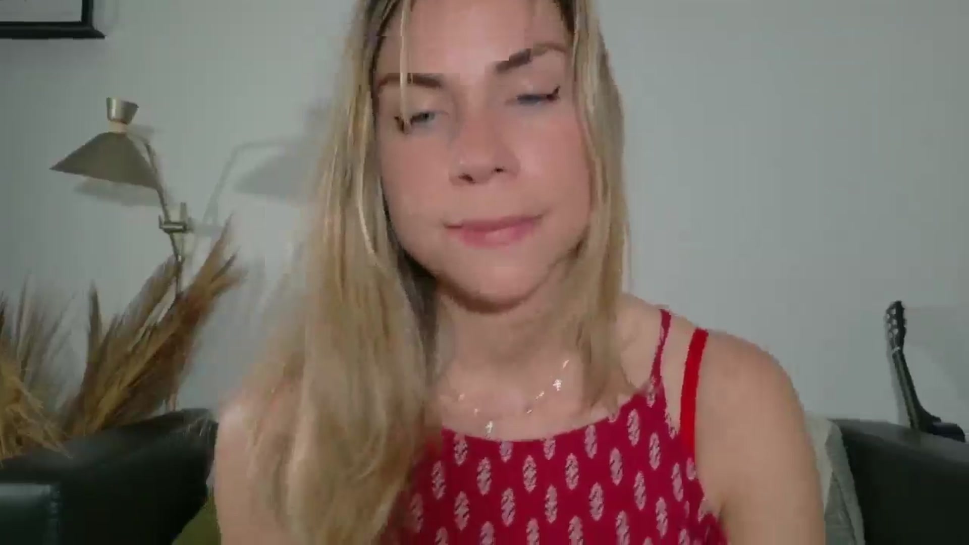 Gallery image thumbnail from Alicewonder1's myfreecams stream on, 04/27/2025, 19:48 image 7 of 20