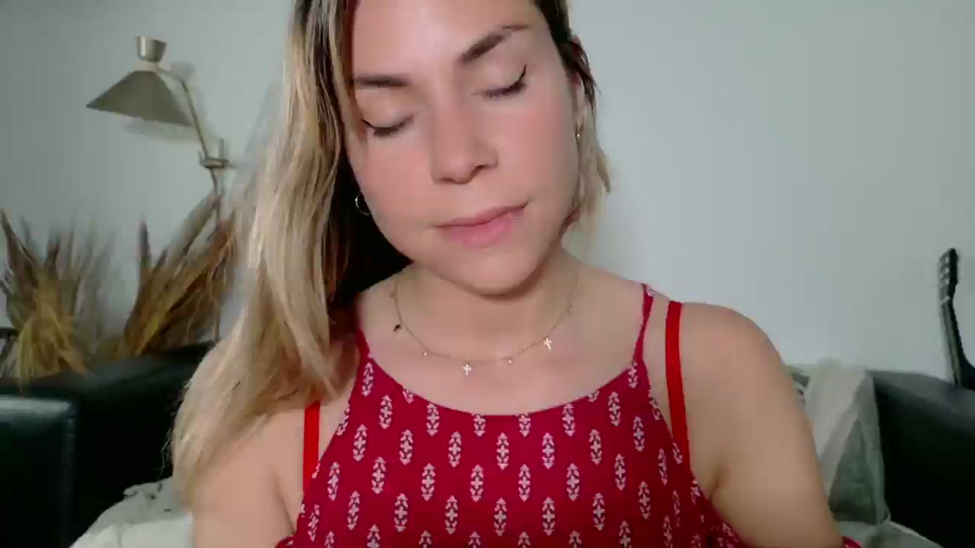 Gallery image thumbnail from Alicewonder1's myfreecams stream on, 04/27/2025, 20:39 image 19 of 20