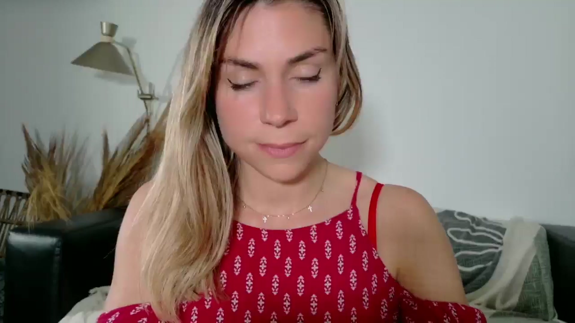 Gallery image thumbnail from Alicewonder1's myfreecams stream on, 04/27/2025, 20:39 image 17 of 20