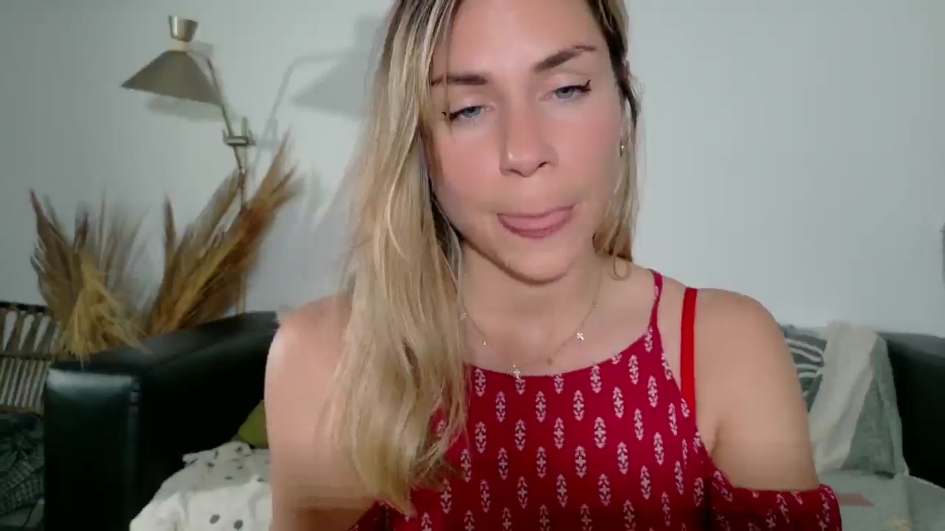 Gallery image thumbnail from Alicewonder1's myfreecams stream on, 04/27/2025, 20:39 image 4 of 20