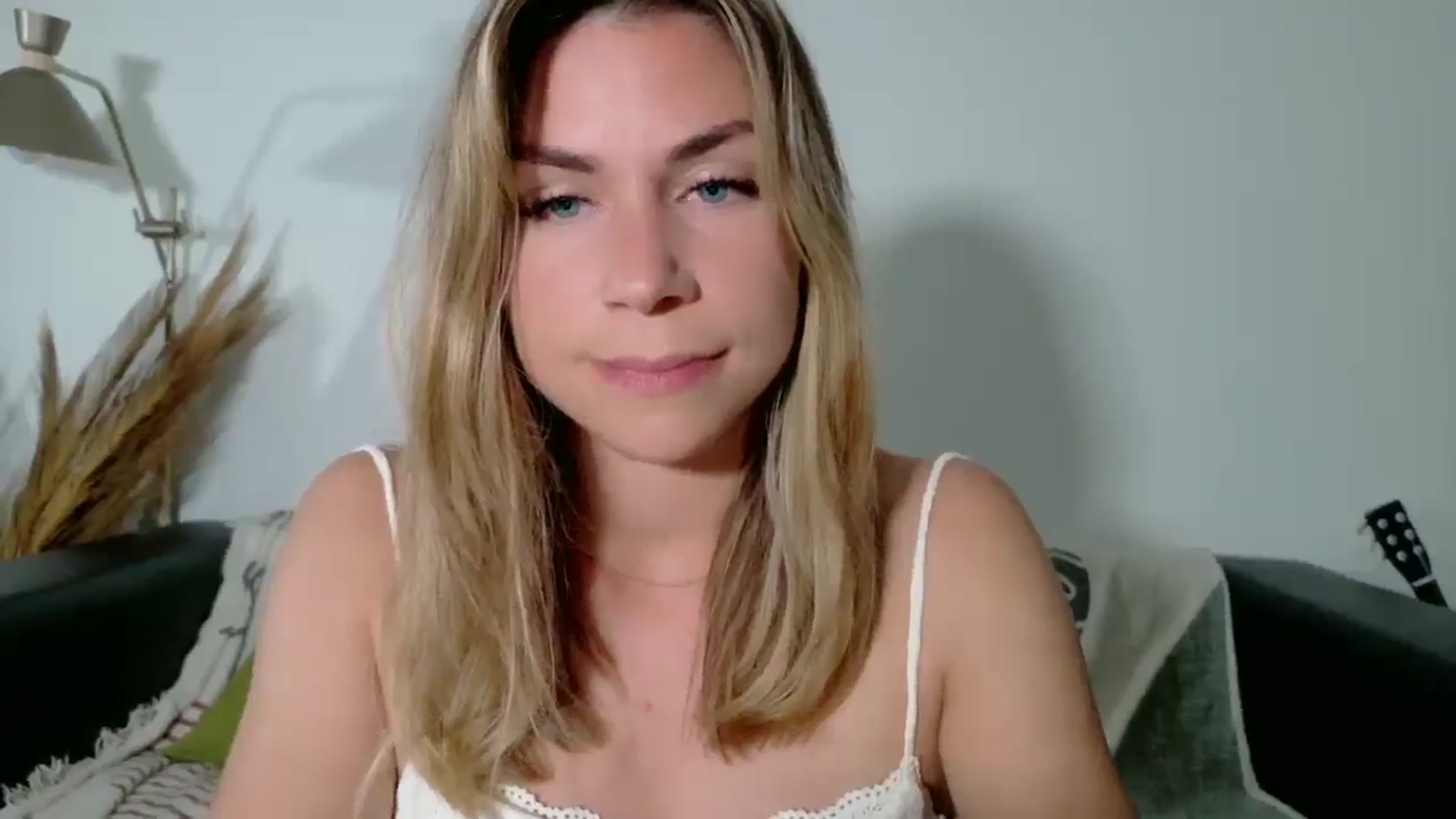 Gallery image thumbnail from Alicewonder1's myfreecams stream on, 04/30/2025, 20:07 image 8 of 20