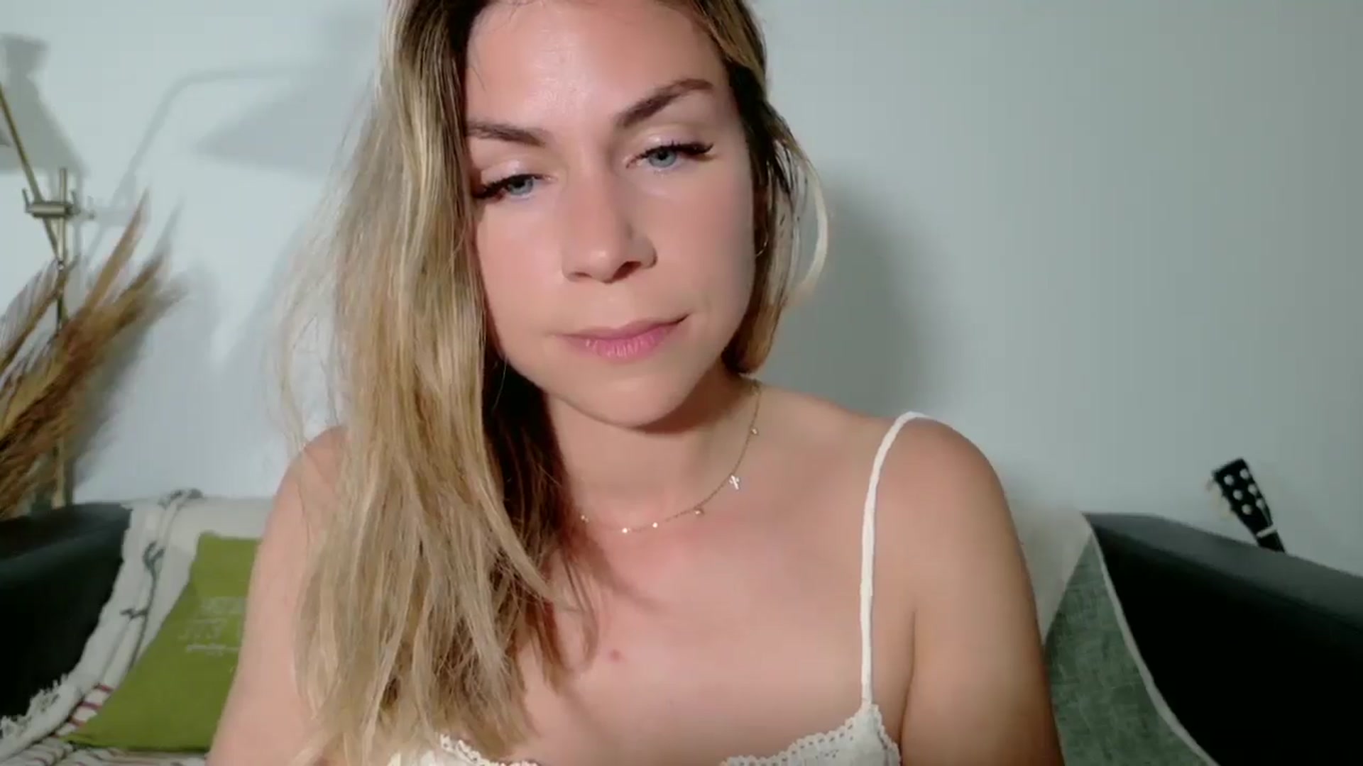 Gallery image thumbnail from Alicewonder1's myfreecams stream on, 04/30/2025, 20:07 image 18 of 20