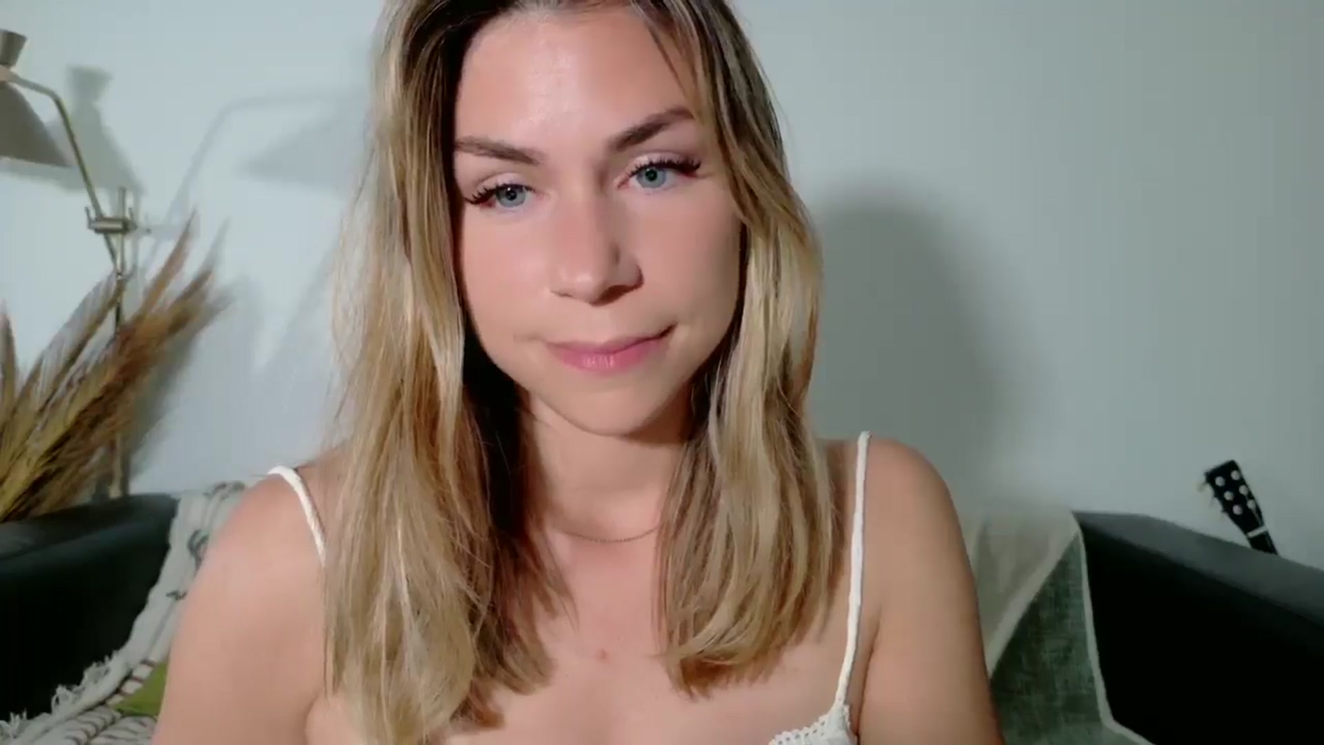 Gallery image thumbnail from Alicewonder1's myfreecams stream on, 04/30/2025, 20:07 image 5 of 20