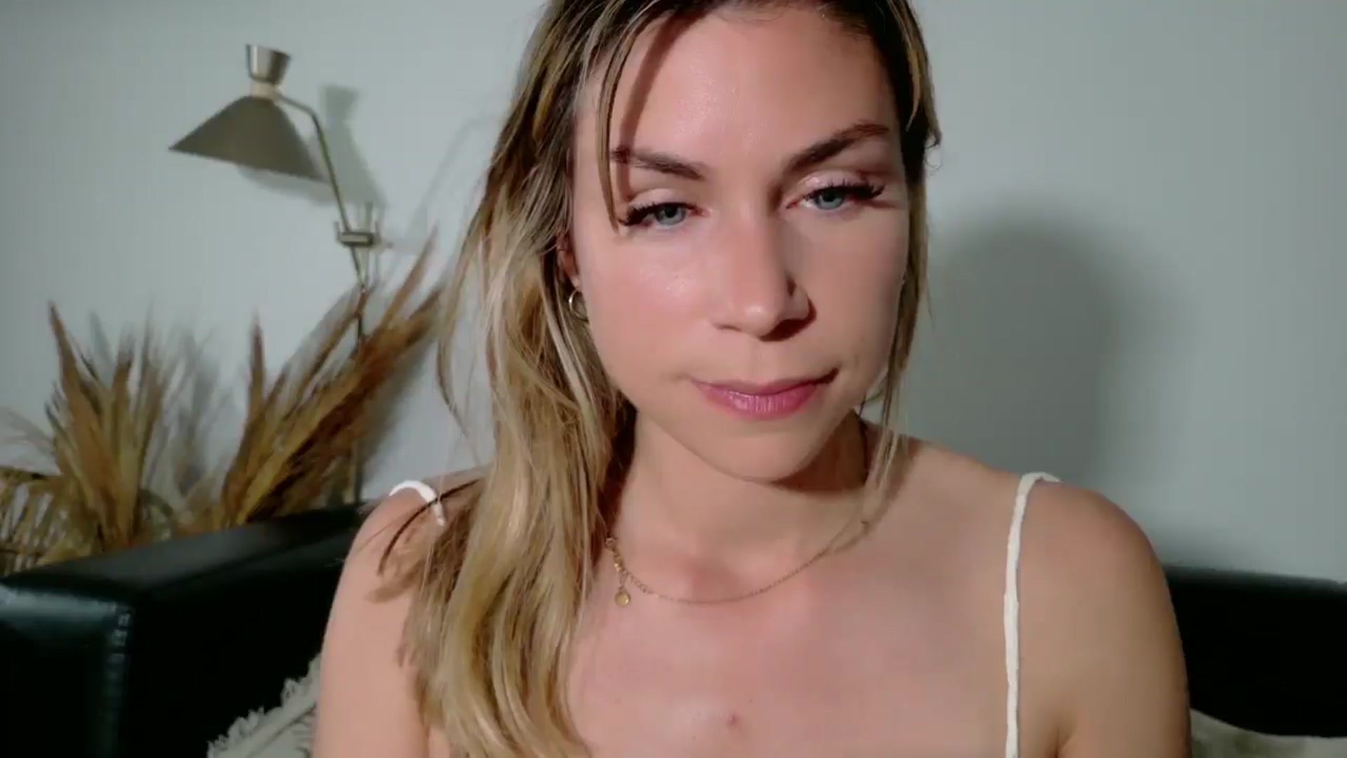 Gallery image thumbnail from Alicewonder1's myfreecams stream on, 04/30/2025, 20:47 image 4 of 20