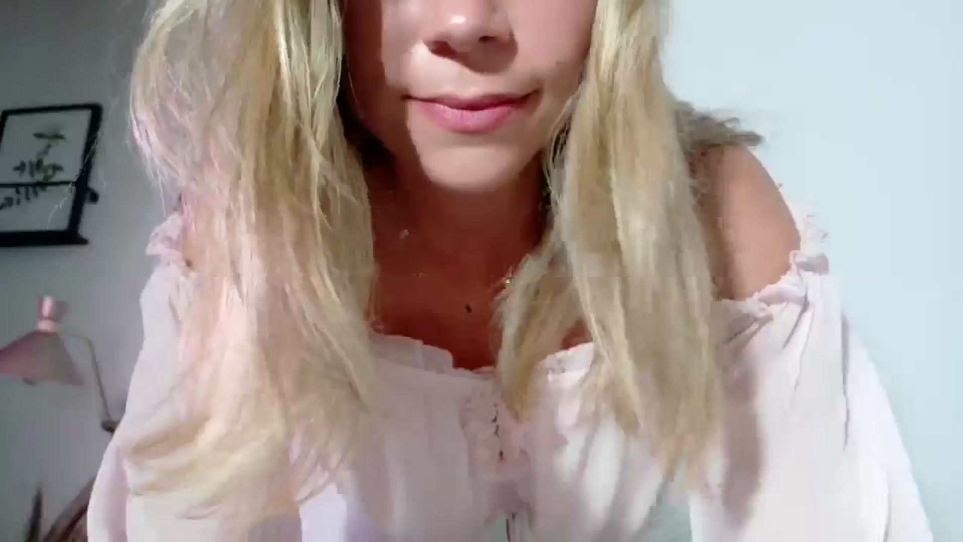 Gallery image thumbnail from Alicewonder1's myfreecams stream on, 05/02/2025, 19:20 image 19 of 20