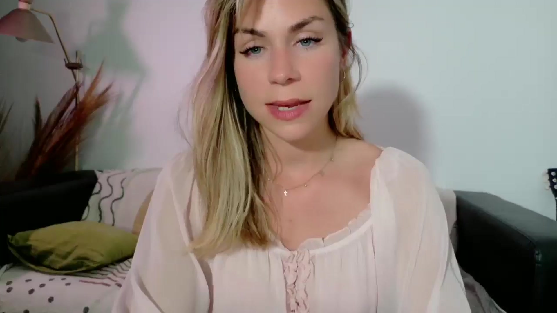 Gallery image thumbnail from Alicewonder1's myfreecams stream on, 05/02/2025, 19:20 image 12 of 20