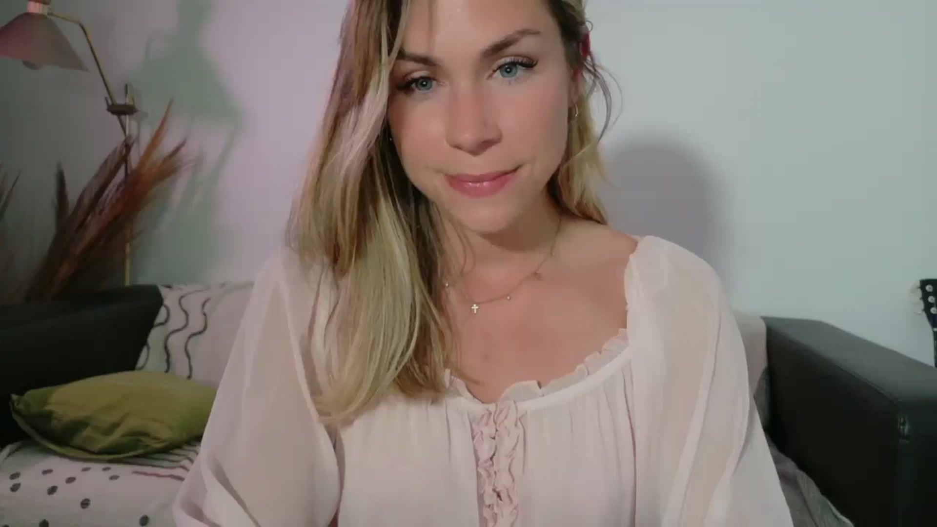 Gallery image thumbnail from Alicewonder1's myfreecams stream on, 05/02/2025, 19:20 image 11 of 20