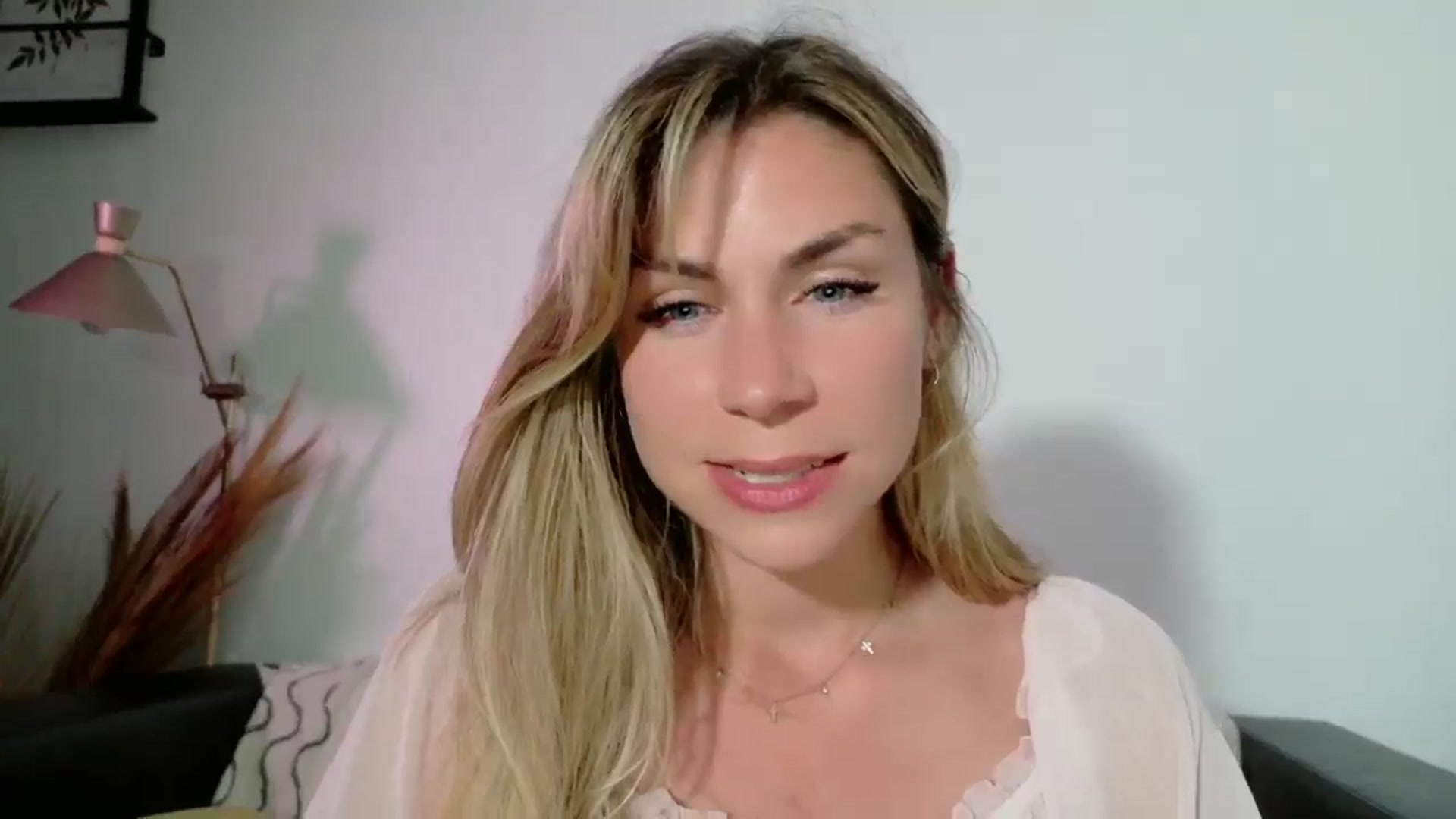 Gallery image thumbnail from Alicewonder1's myfreecams stream on, 05/02/2025, 19:20 image 15 of 20