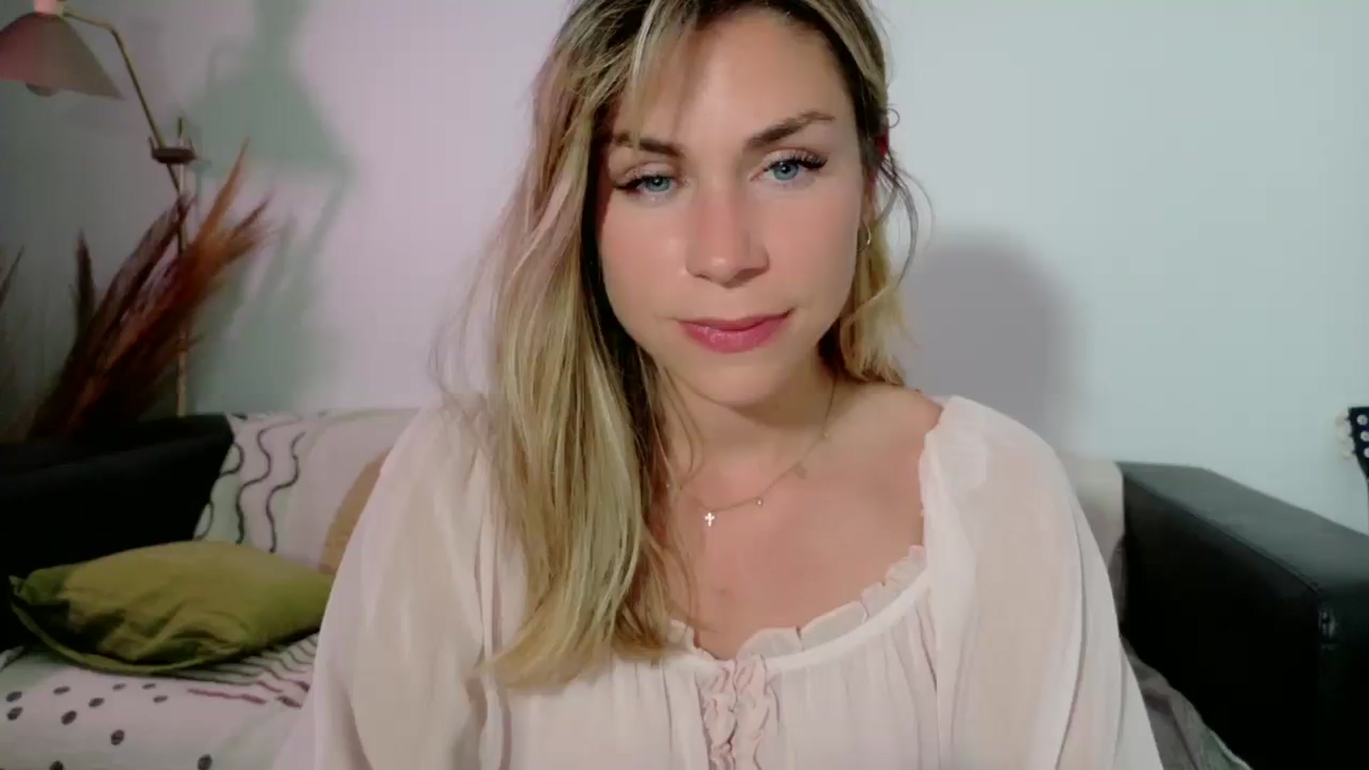 Gallery image thumbnail from Alicewonder1's myfreecams stream on, 05/02/2025, 19:20 image 13 of 20