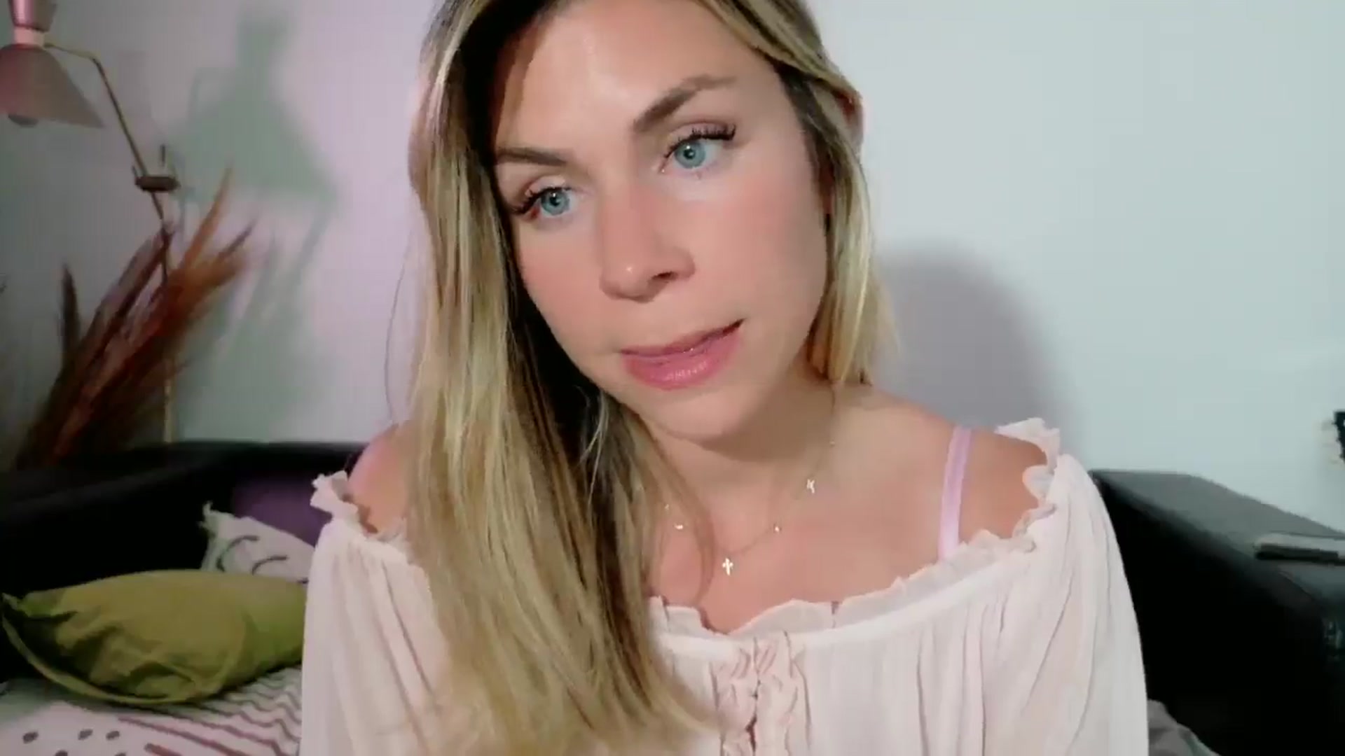 Gallery image thumbnail from Alicewonder1's myfreecams stream on, 05/02/2025, 20:08 image 5 of 20