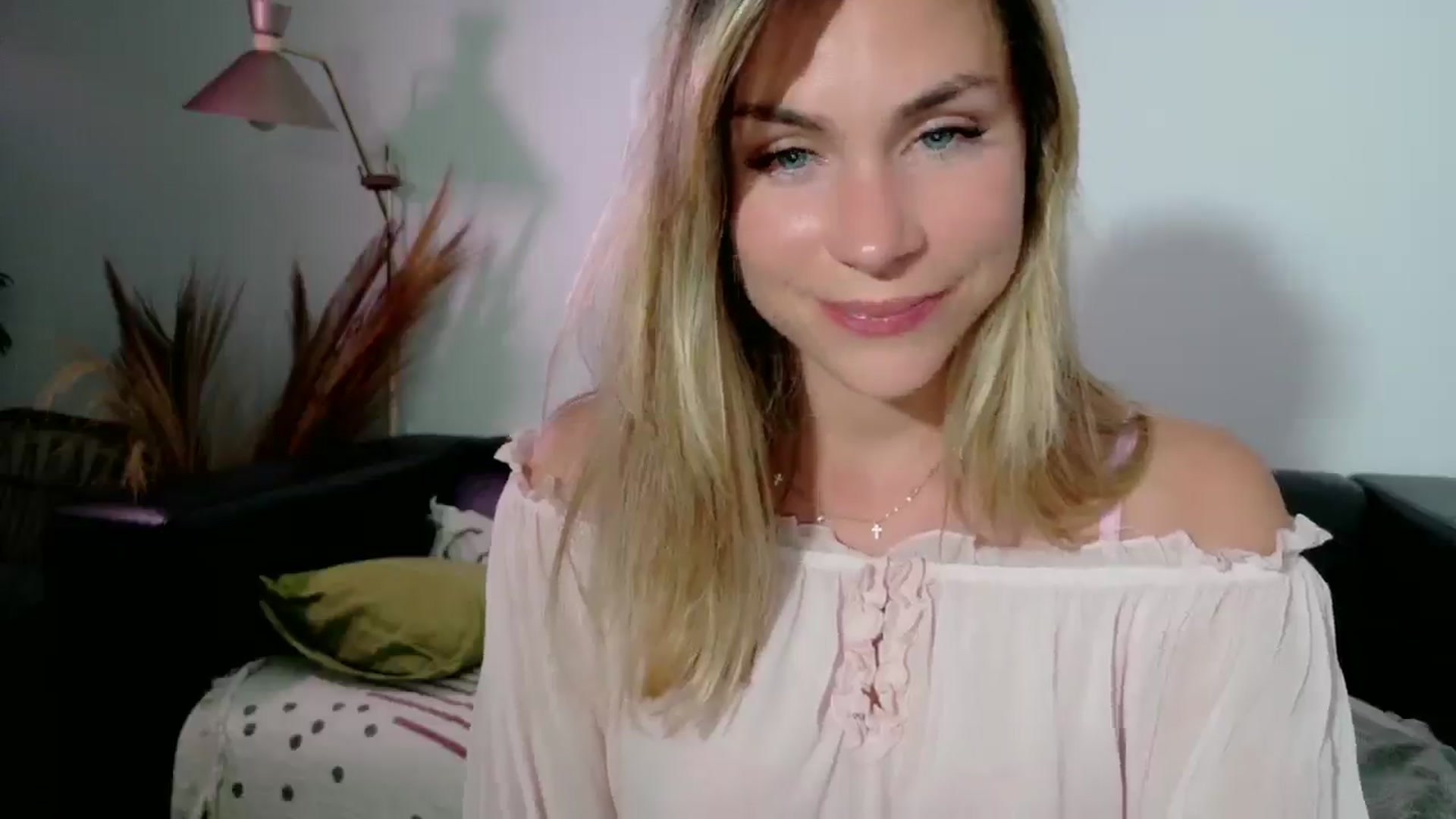 Gallery image thumbnail from Alicewonder1's myfreecams stream on, 05/02/2025, 20:08 image 11 of 20