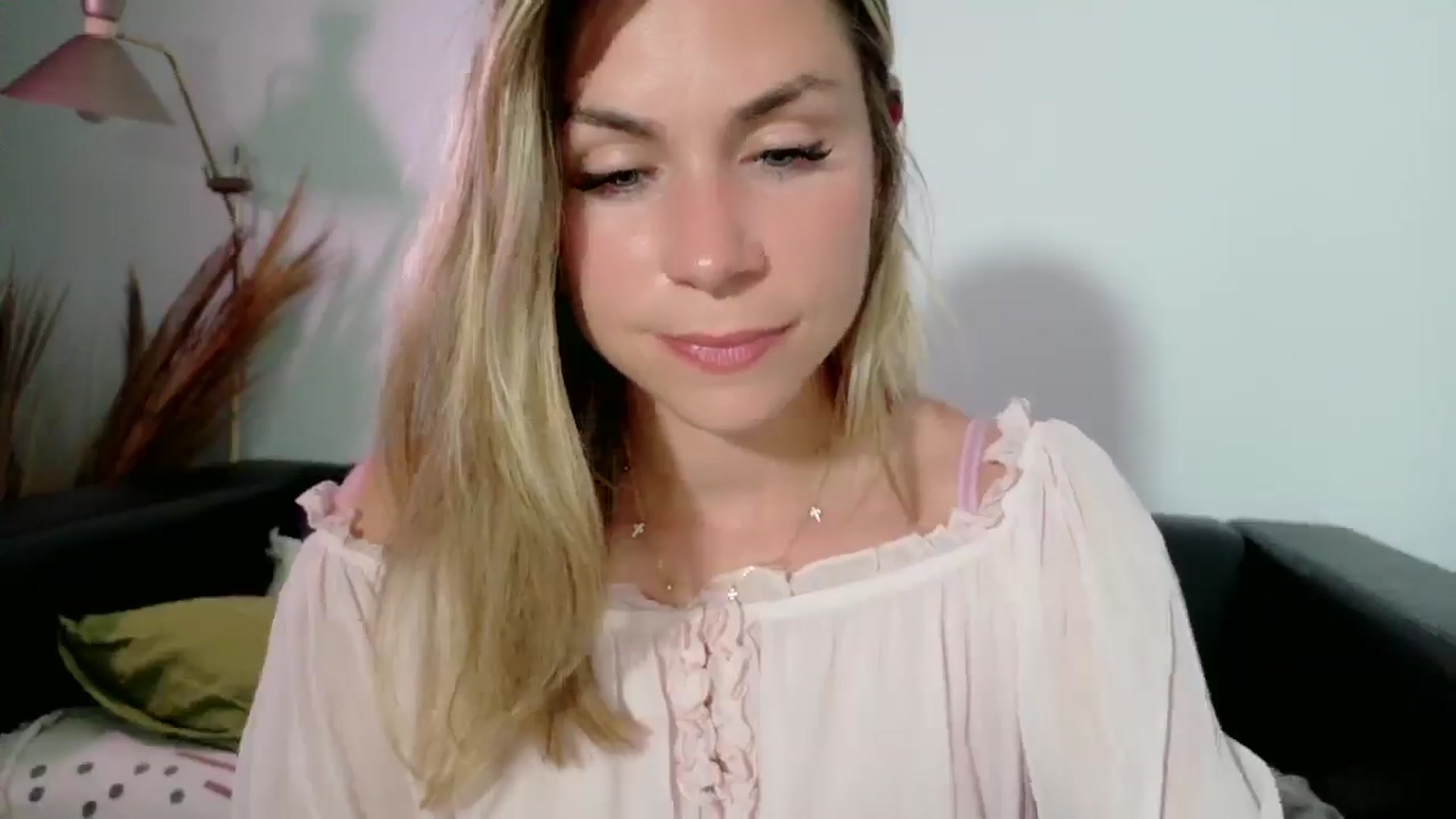 Gallery image thumbnail from Alicewonder1's myfreecams stream on, 05/02/2025, 20:08 image 8 of 20