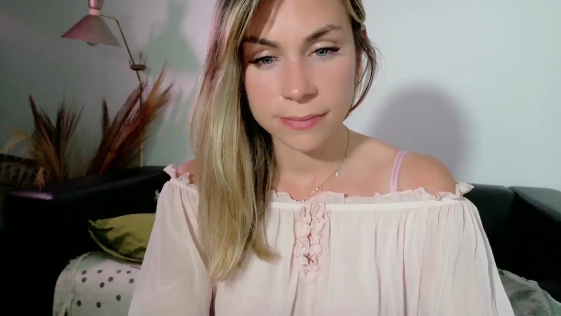 Gallery image thumbnail from Alicewonder1's myfreecams stream on, 05/02/2025, 20:08 image 13 of 20