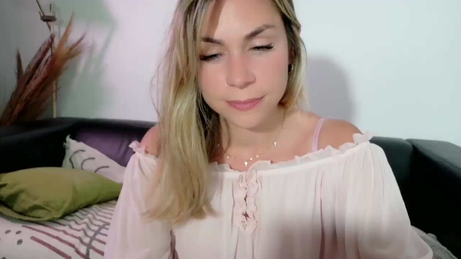 Gallery image thumbnail from Alicewonder1's myfreecams stream on, 05/02/2025, 20:08 image 1 of 20