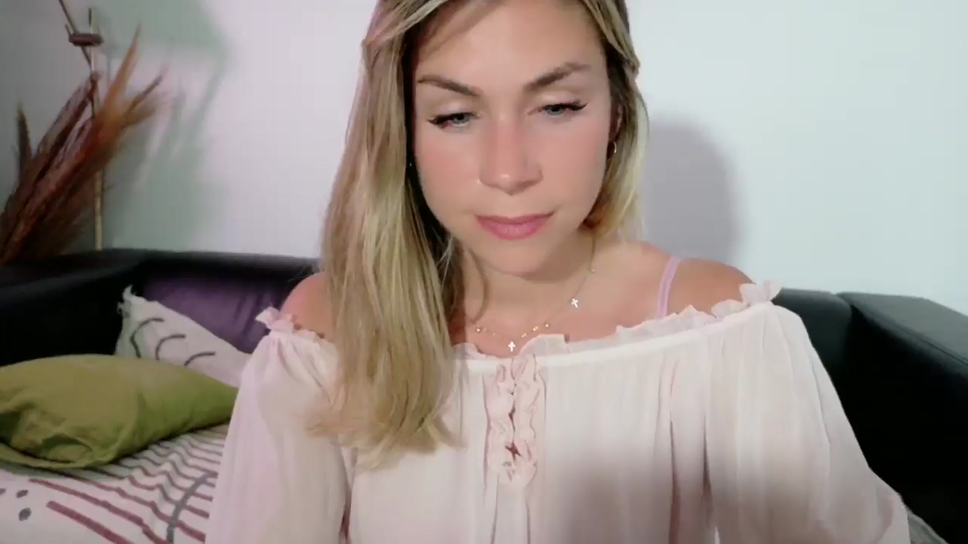 Gallery image thumbnail from Alicewonder1's myfreecams stream on, 05/02/2025, 20:08 image 2 of 20