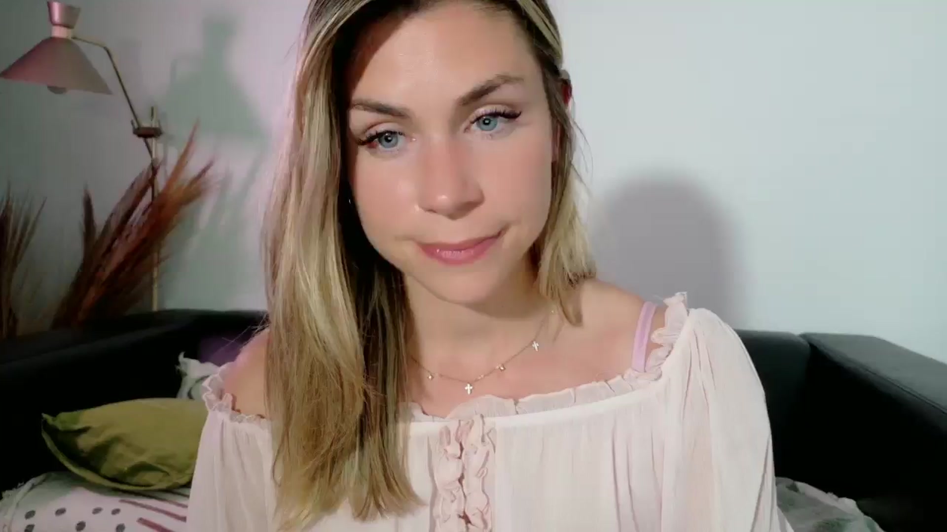 Gallery image thumbnail from Alicewonder1's myfreecams stream on, 05/02/2025, 20:08 image 7 of 20