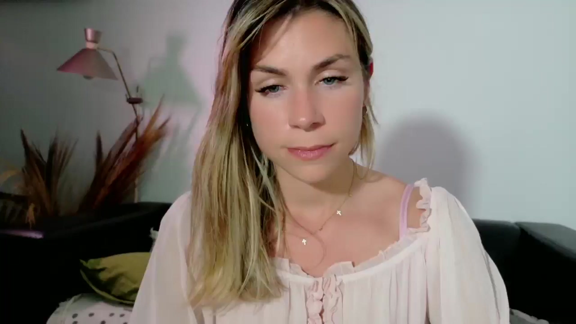 Gallery image thumbnail from Alicewonder1's myfreecams stream on, 05/02/2025, 20:08 image 19 of 20