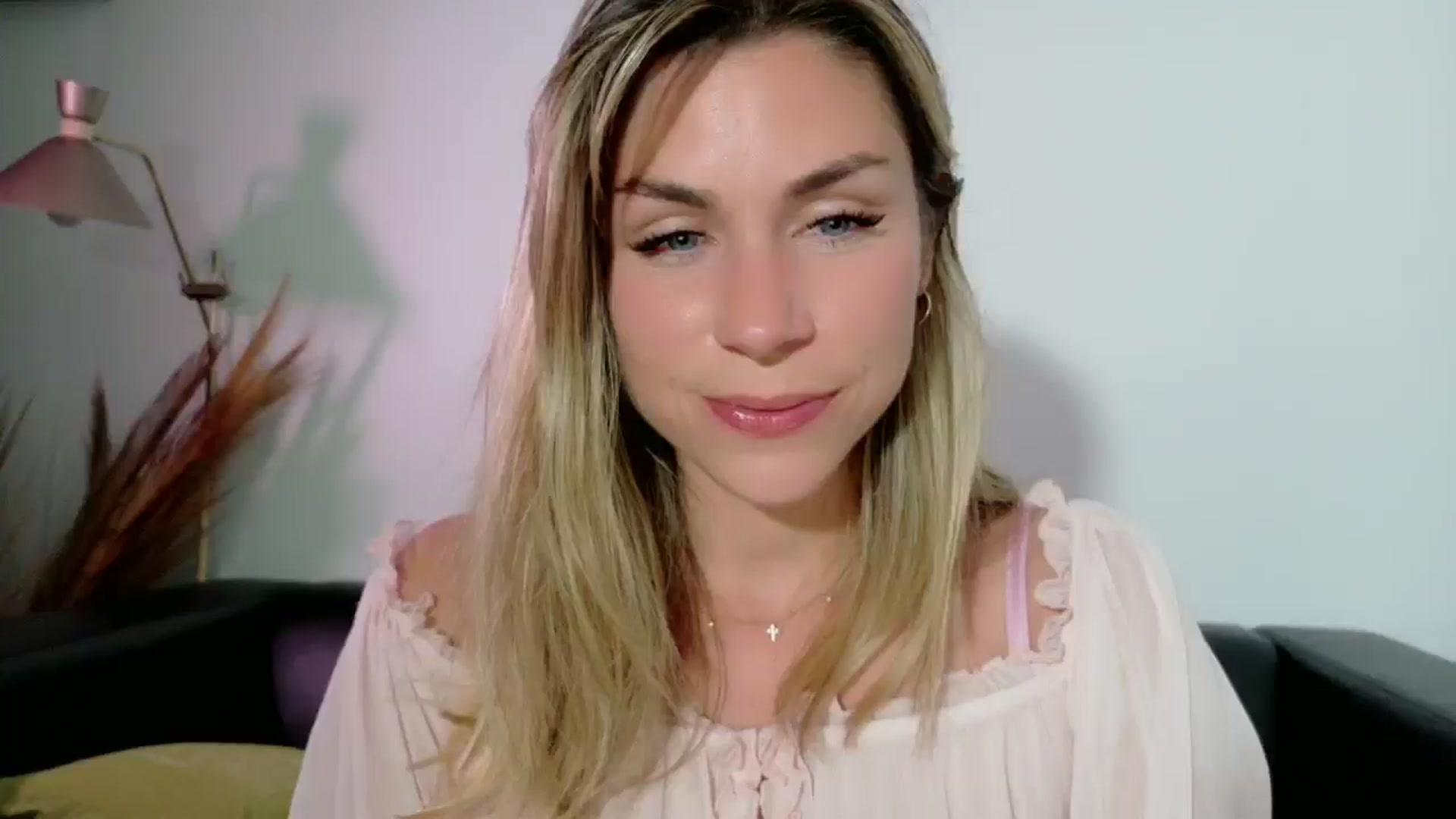 Gallery image thumbnail from Alicewonder1's myfreecams stream on, 05/02/2025, 22:10 image 4 of 20