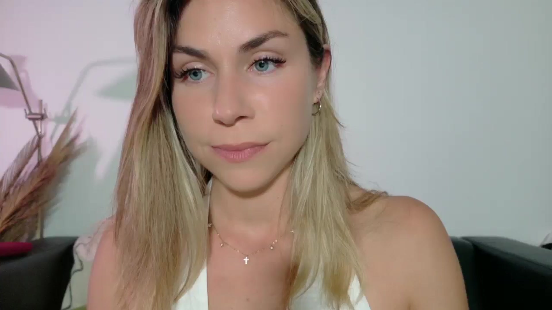 Gallery image thumbnail from Alicewonder1's myfreecams stream on, 05/04/2025, 19:53 image 5 of 20
