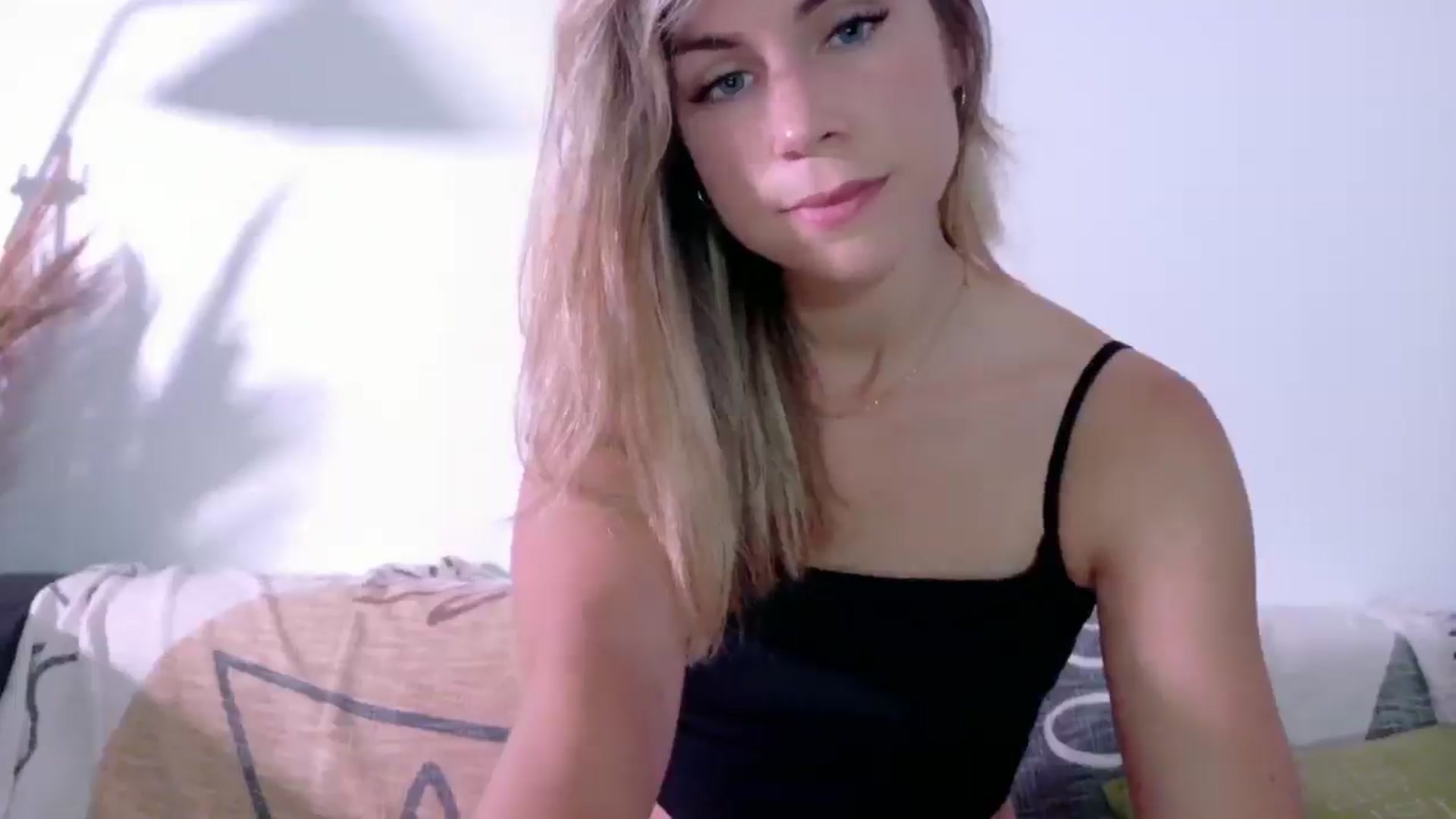 Gallery image thumbnail from Alicewonder1's myfreecams stream on, 05/07/2025, 19:45 image 10 of 20