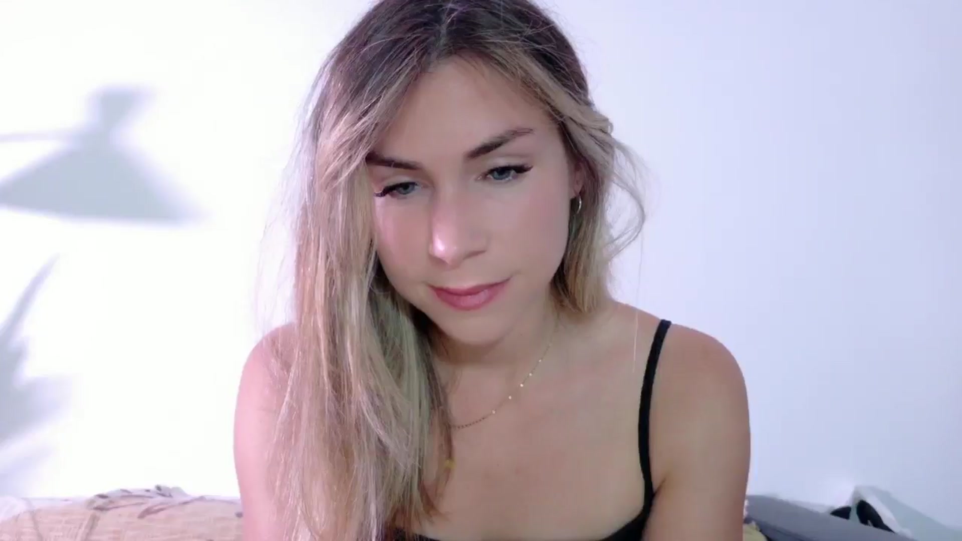 Gallery image thumbnail from Alicewonder1's myfreecams stream on, 05/07/2025, 19:45 image 3 of 20