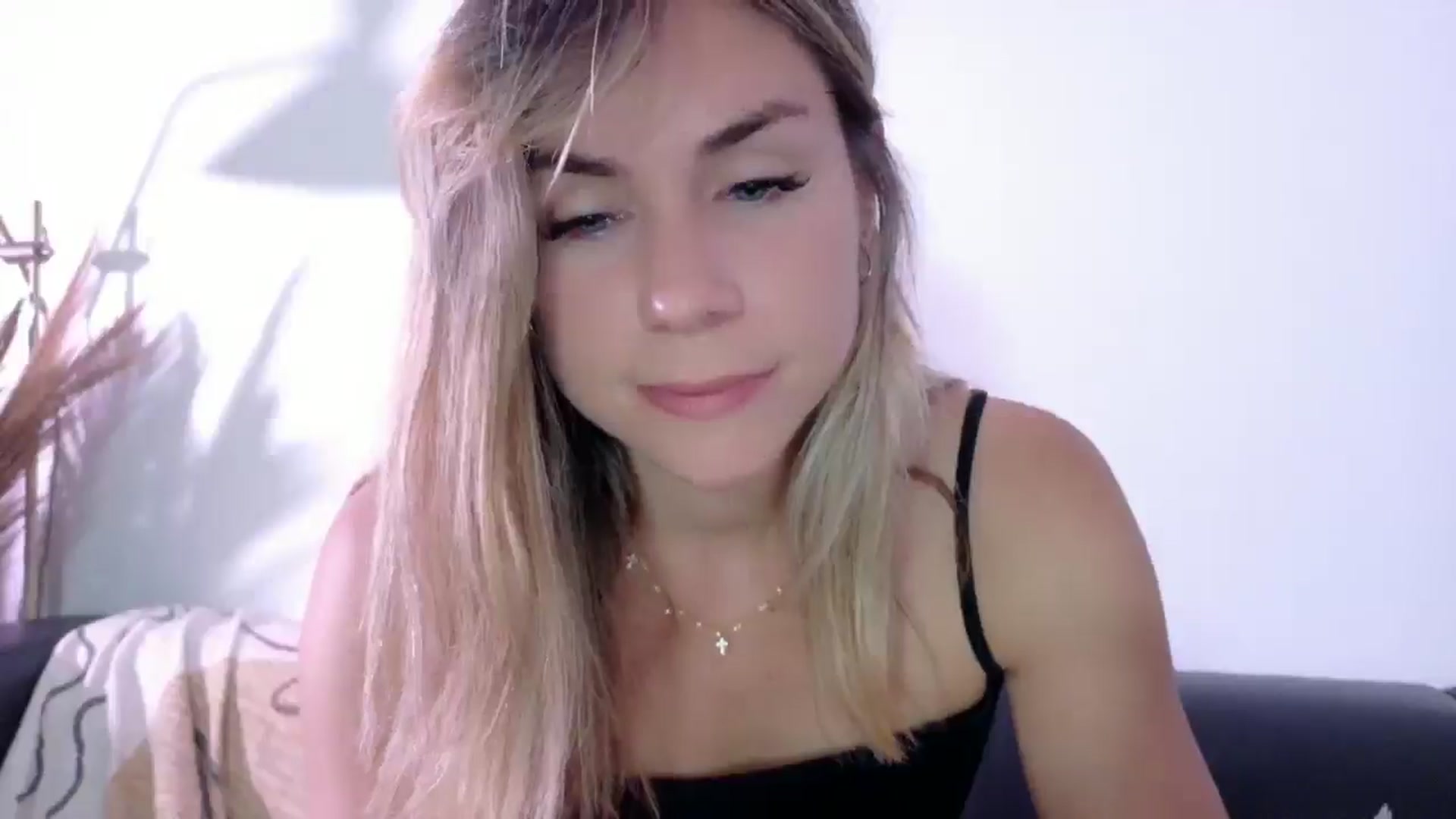 Gallery image thumbnail from Alicewonder1's myfreecams stream on, 05/07/2025, 21:17 image 7 of 20