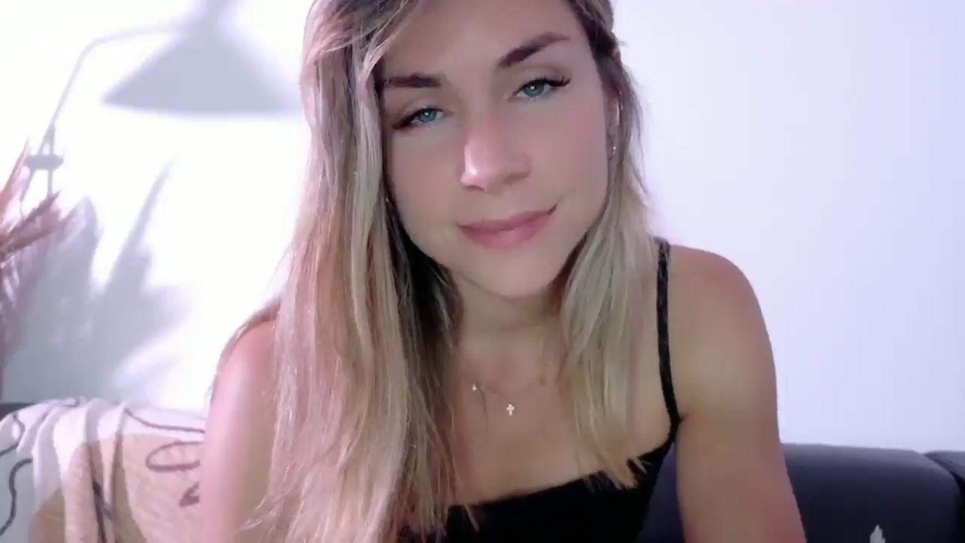 Gallery image thumbnail from Alicewonder1's myfreecams stream on, 05/07/2025, 21:17 image 9 of 20