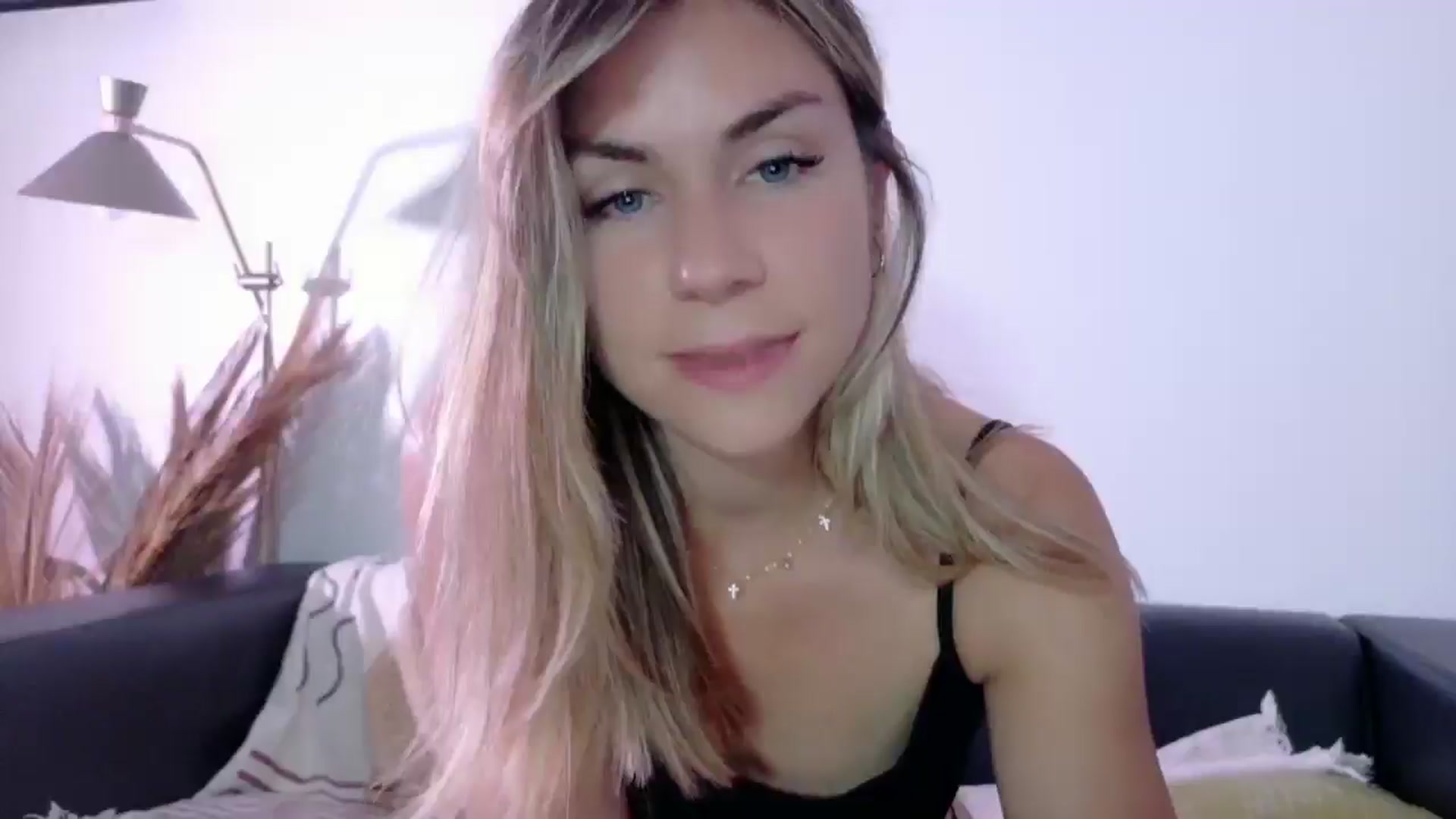 Gallery image thumbnail from Alicewonder1's myfreecams stream on, 05/07/2025, 21:17 image 18 of 20