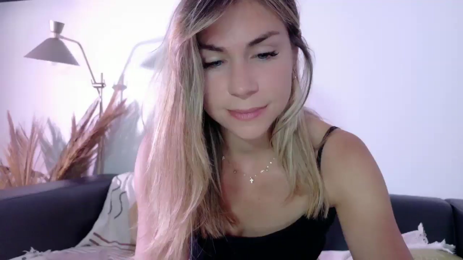 Gallery image thumbnail from Alicewonder1's myfreecams stream on, 05/07/2025, 21:17 image 19 of 20