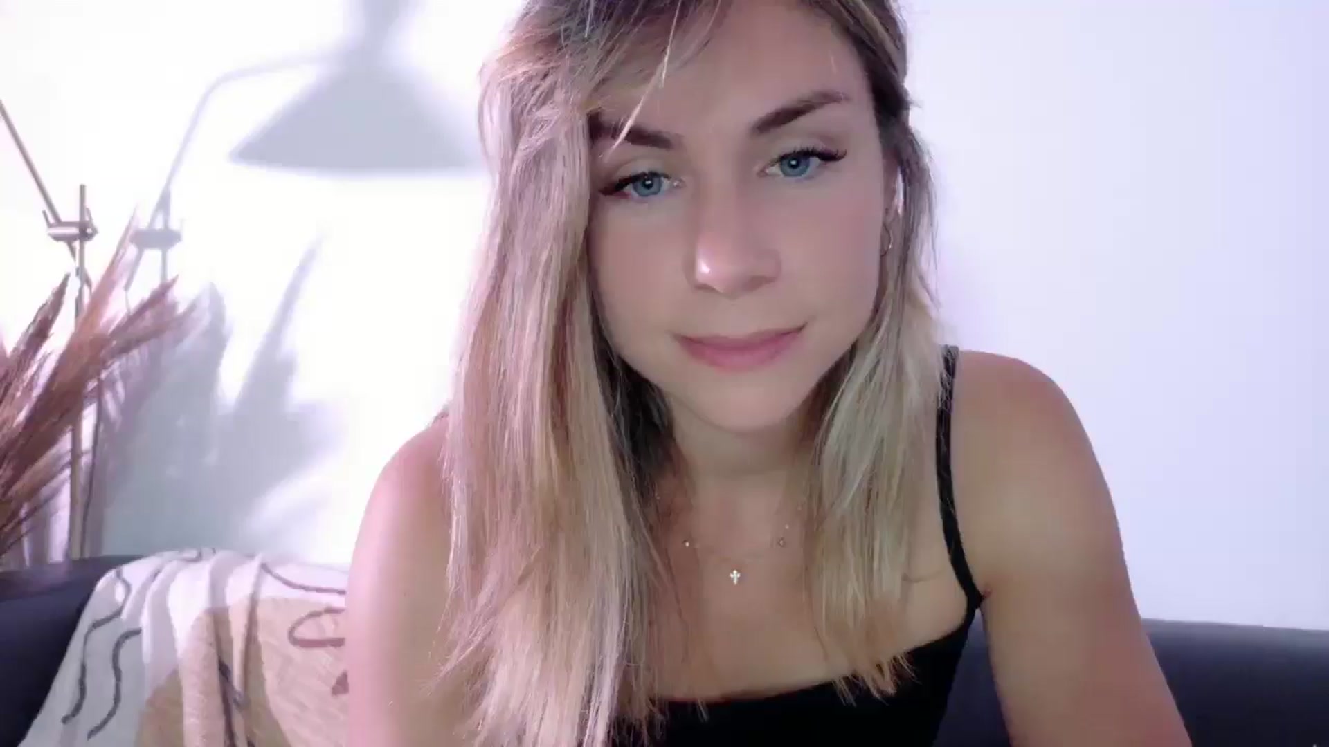 Gallery image thumbnail from Alicewonder1's myfreecams stream on, 05/07/2025, 21:17 image 5 of 20
