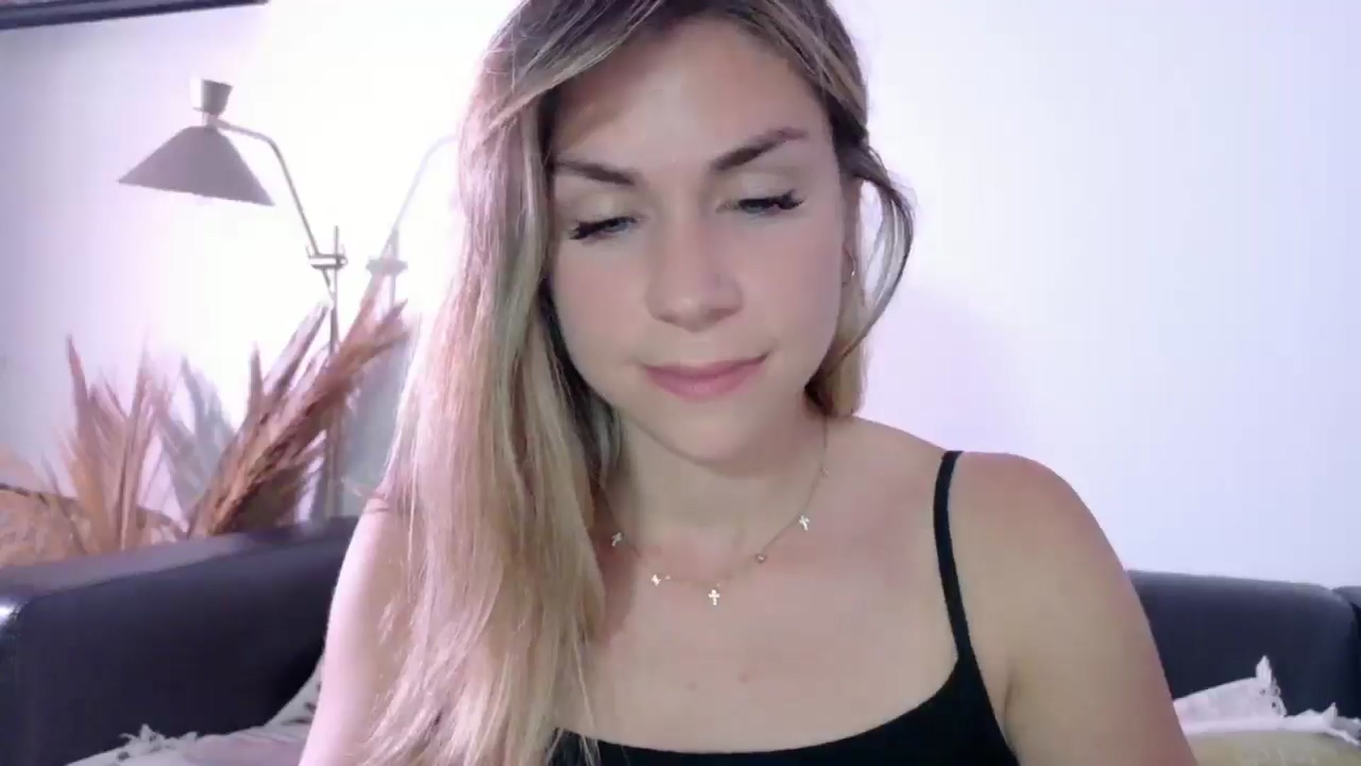 Gallery image thumbnail from Alicewonder1's myfreecams stream on, 05/07/2025, 21:17 image 17 of 20