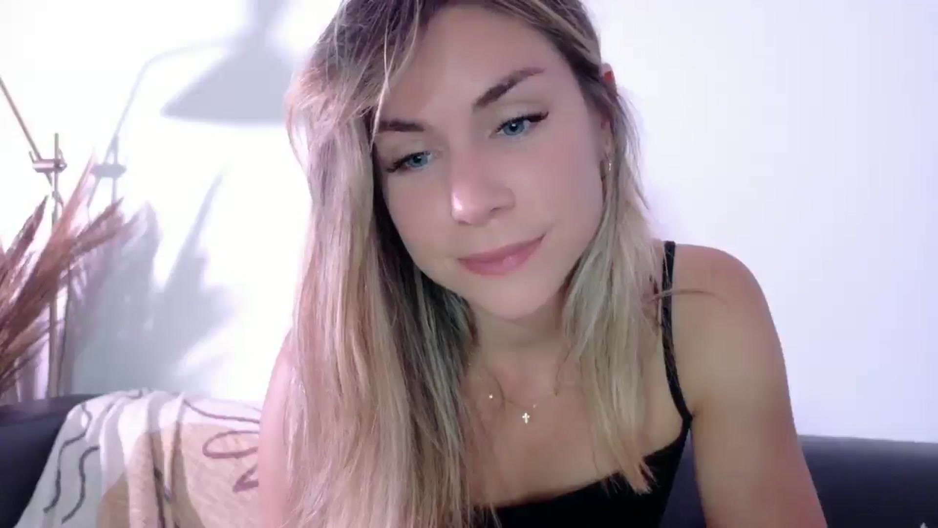 Gallery image thumbnail from Alicewonder1's myfreecams stream on, 05/07/2025, 21:17 image 6 of 20
