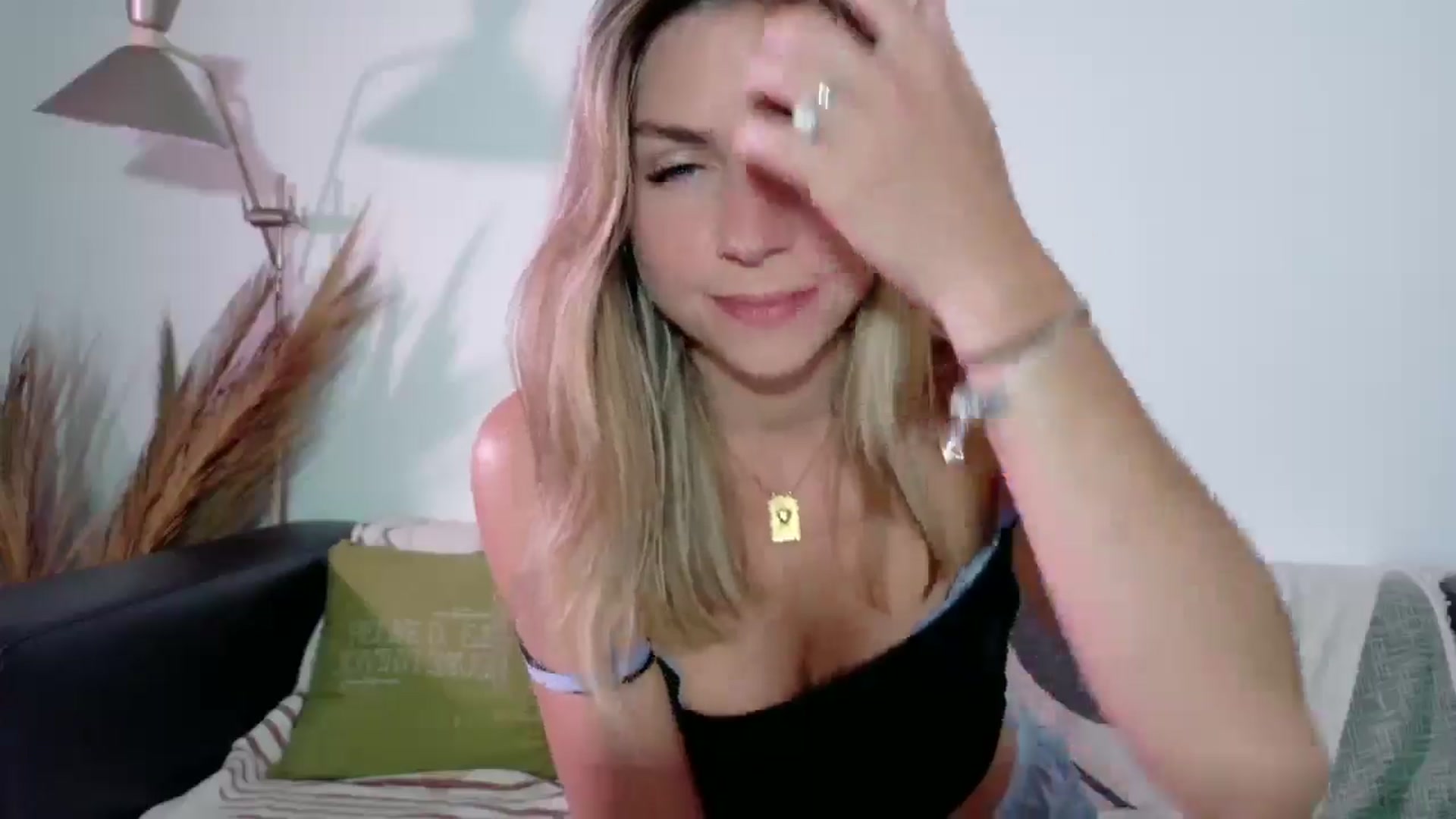 Gallery image thumbnail from Alicewonder1's myfreecams stream on, 05/09/2025, 19:43 image 19 of 20