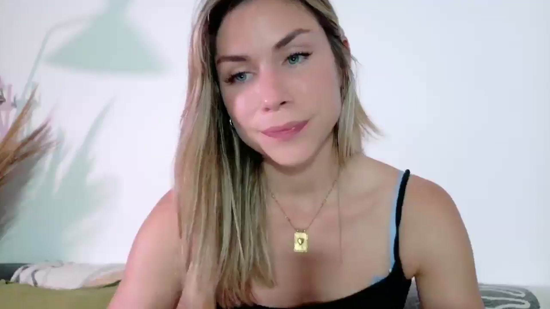 Gallery image thumbnail from Alicewonder1's myfreecams stream on, 05/09/2025, 20:34 image 13 of 20