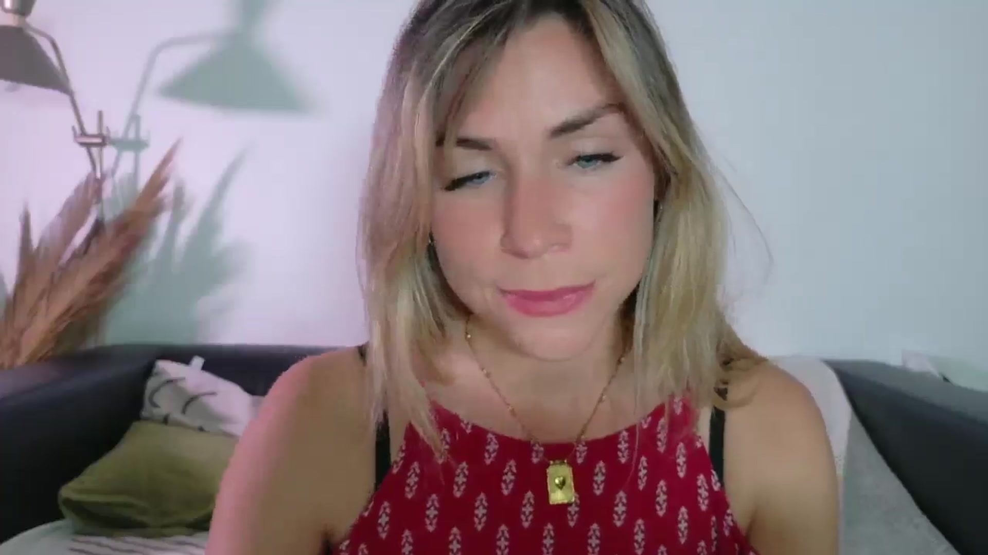 Gallery image thumbnail from Alicewonder1's myfreecams stream on, 05/13/2025, 18:57 image 13 of 20