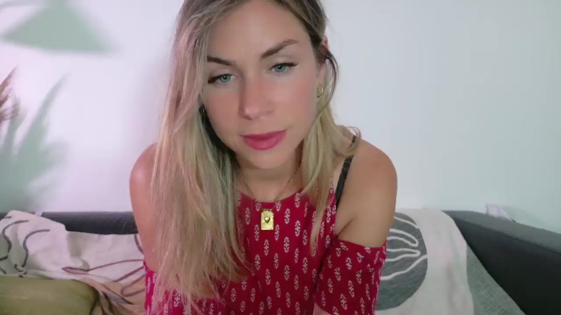 Gallery image thumbnail from Alicewonder1's myfreecams stream on, 05/13/2025, 18:57 image 4 of 20