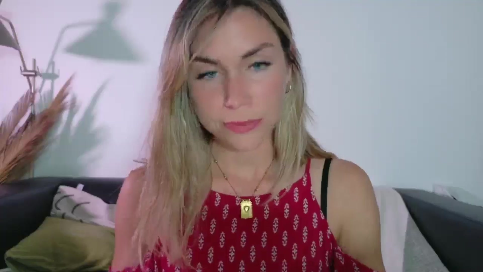 Gallery image thumbnail from Alicewonder1's myfreecams stream on, 05/13/2025, 18:57 image 15 of 20