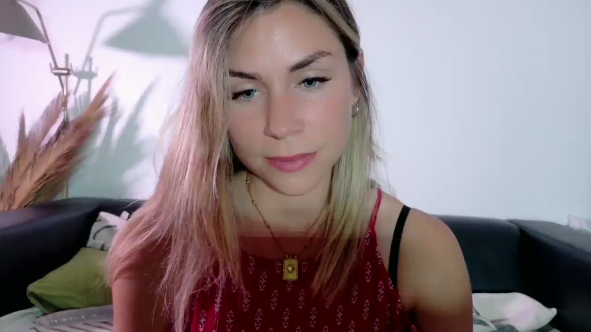 Gallery image thumbnail from Alicewonder1's myfreecams stream on, 05/13/2025, 19:41 image 19 of 20