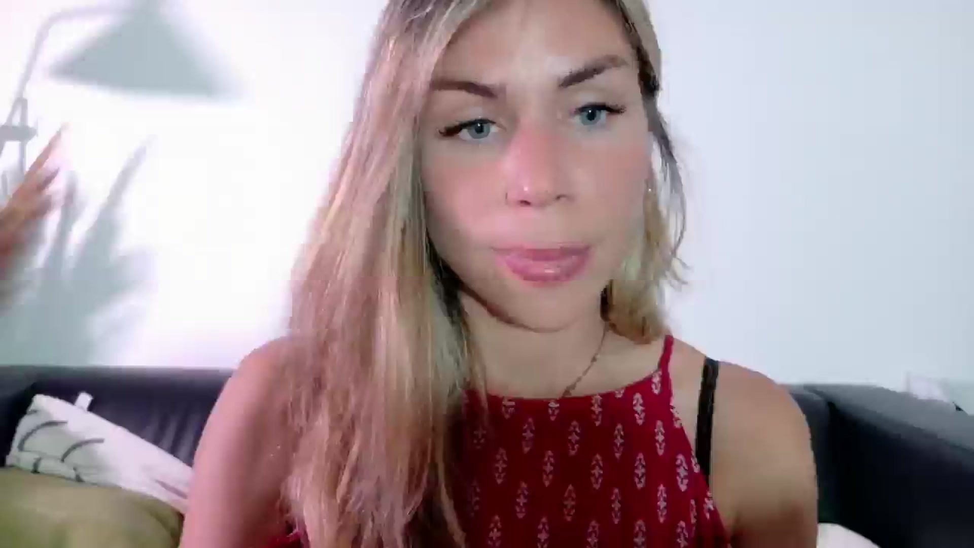 Gallery image thumbnail from Alicewonder1's myfreecams stream on, 05/13/2025, 19:41 image 12 of 20