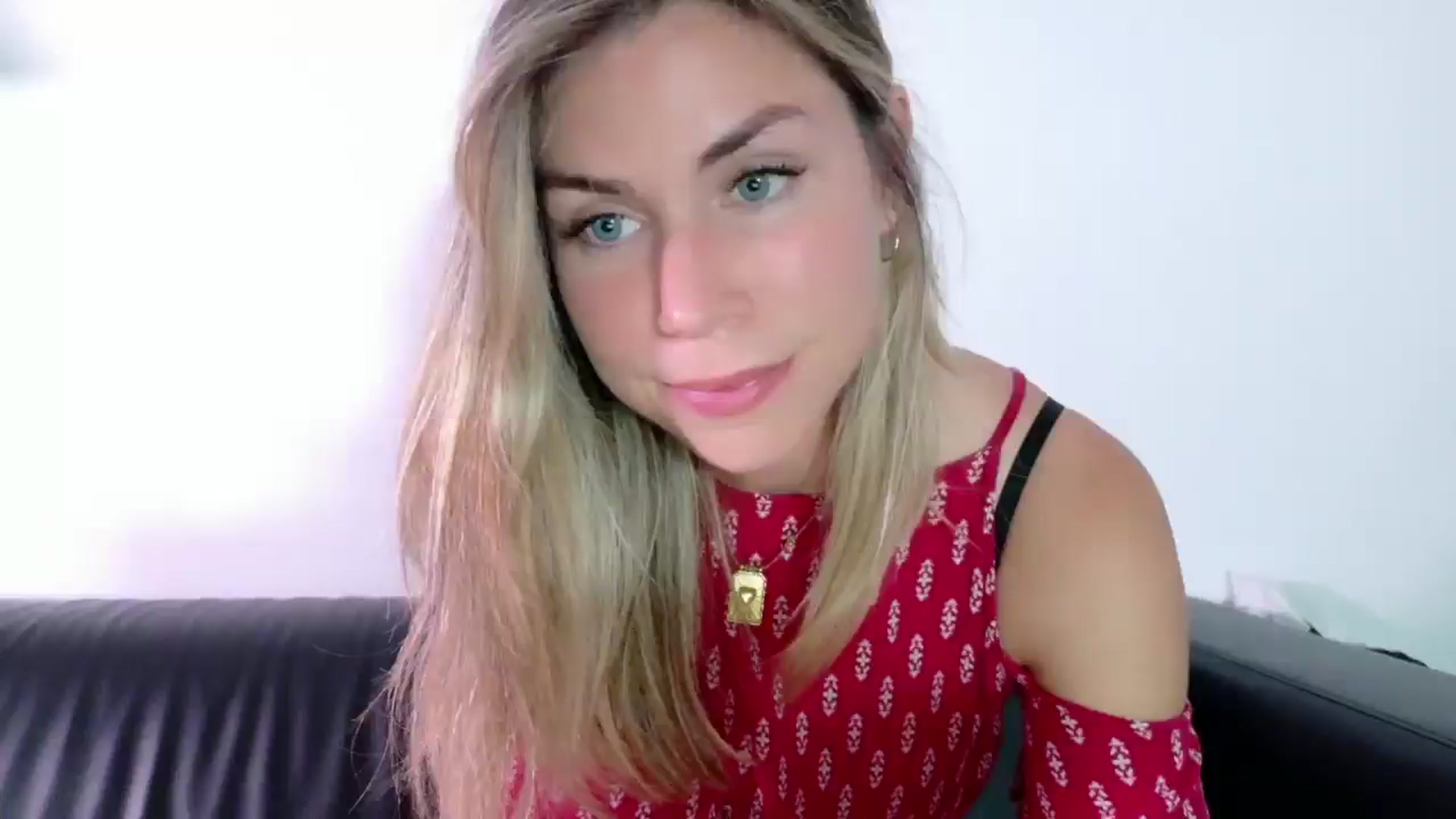 Gallery image thumbnail from Alicewonder1's myfreecams stream on, 05/13/2025, 19:58 image 18 of 20
