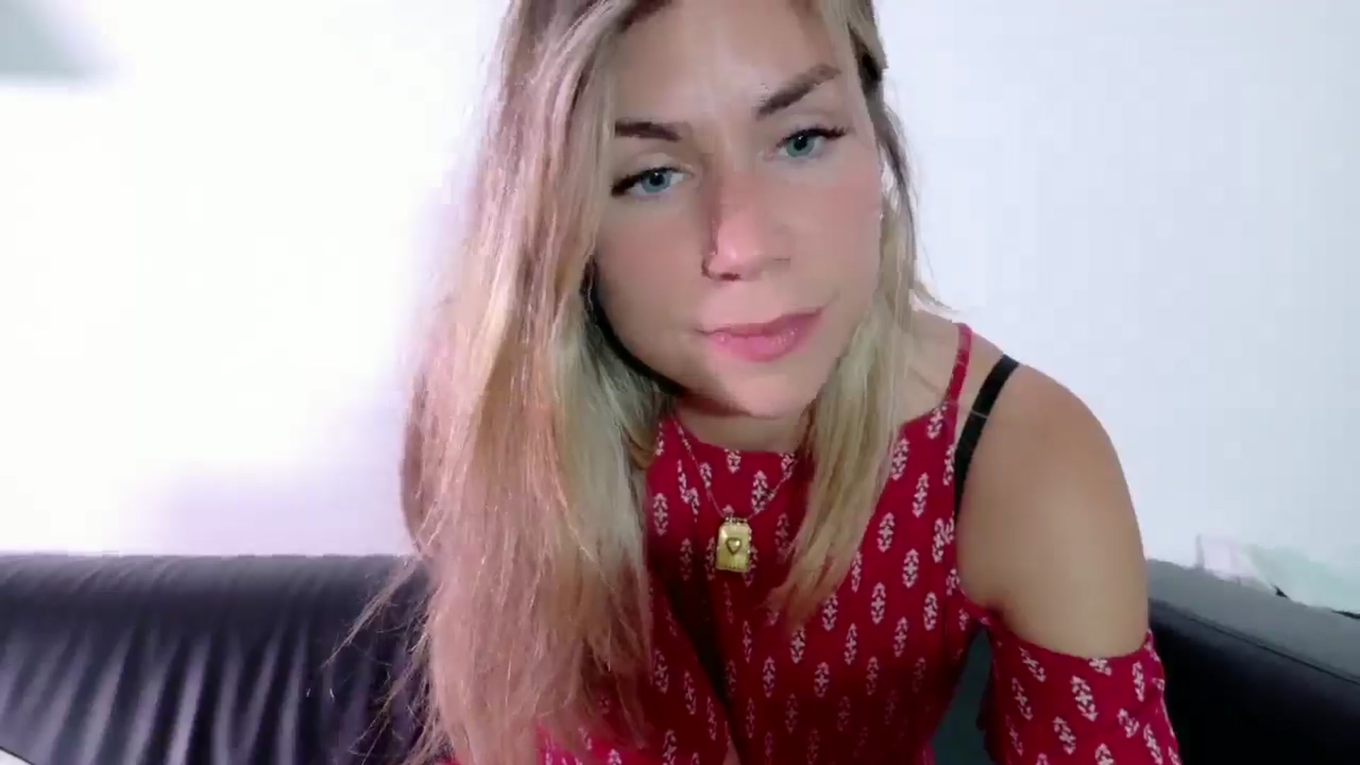 Gallery image thumbnail from Alicewonder1's myfreecams stream on, 05/13/2025, 19:58 image 7 of 20